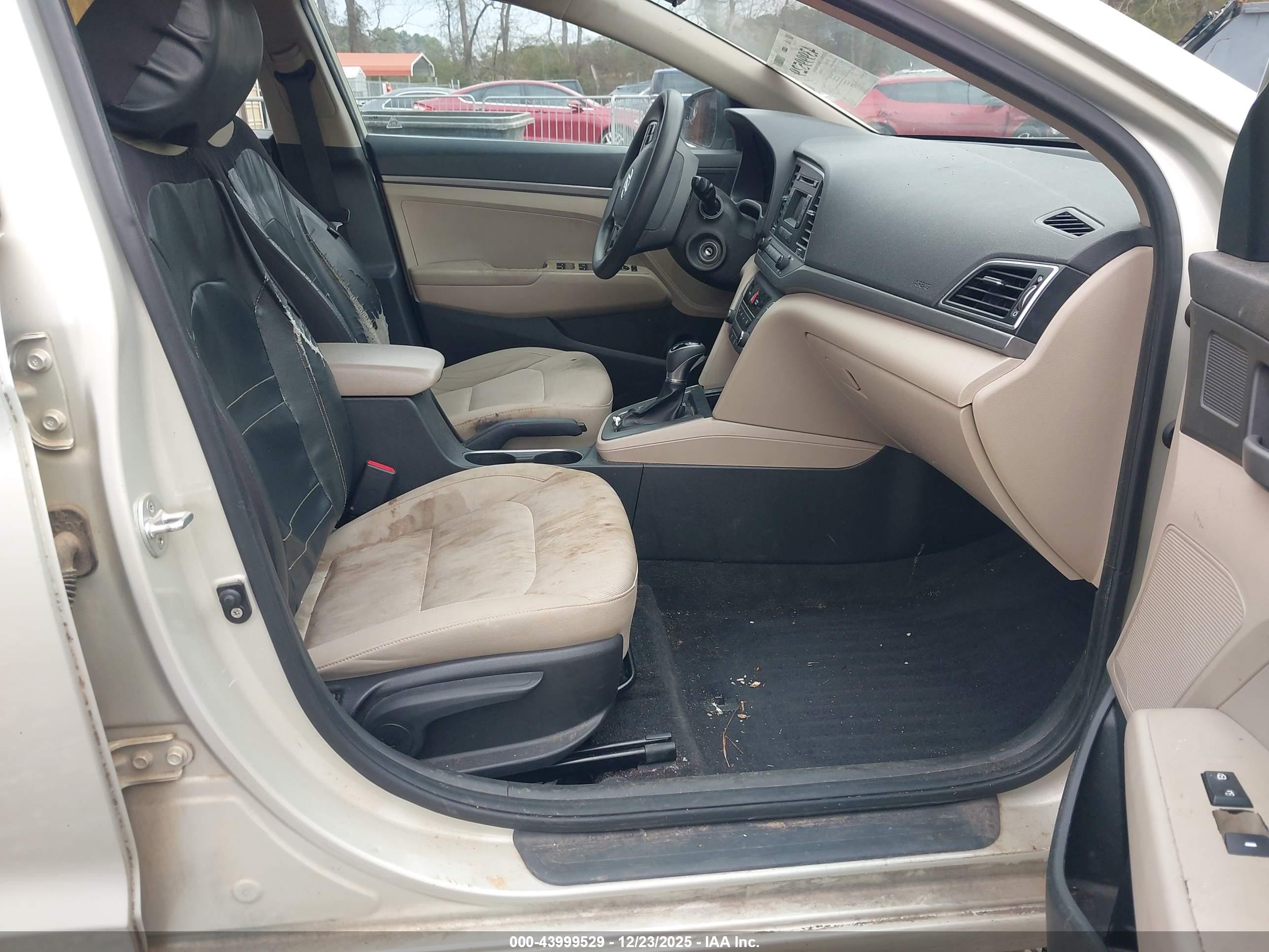 HYUNDAI ELANTRA image 5