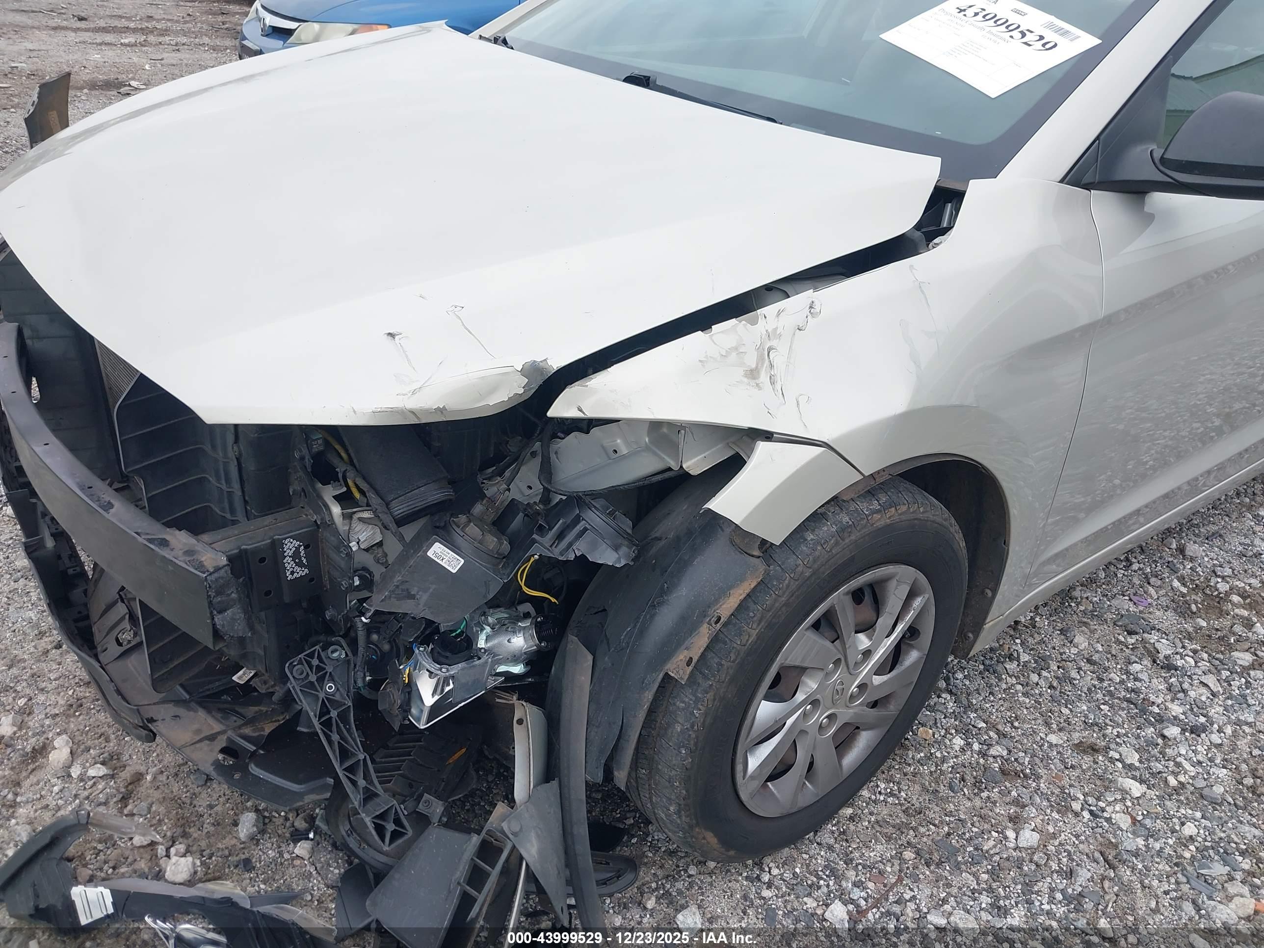 HYUNDAI ELANTRA image 6