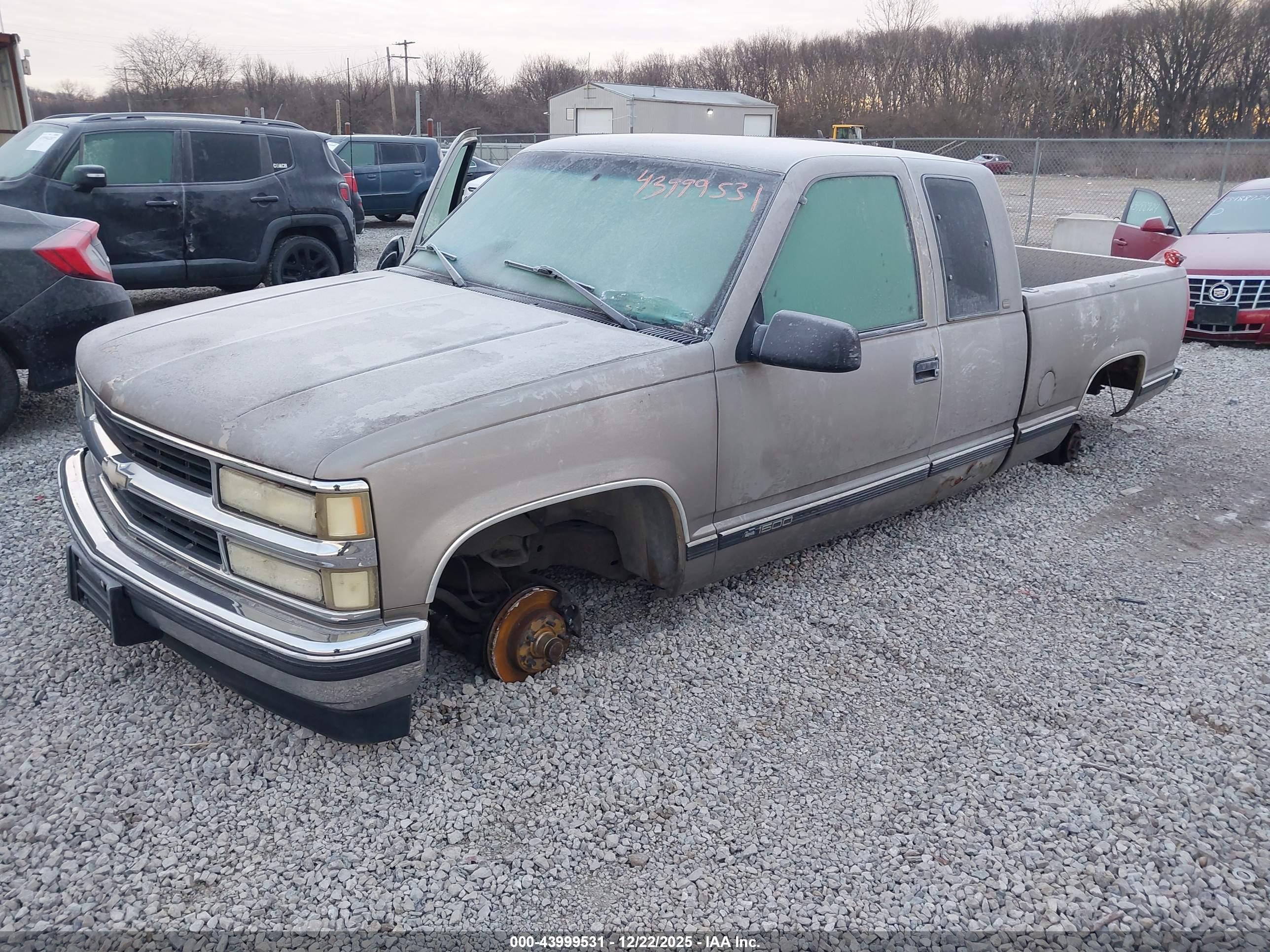 CHEVROLET C1500 image 2