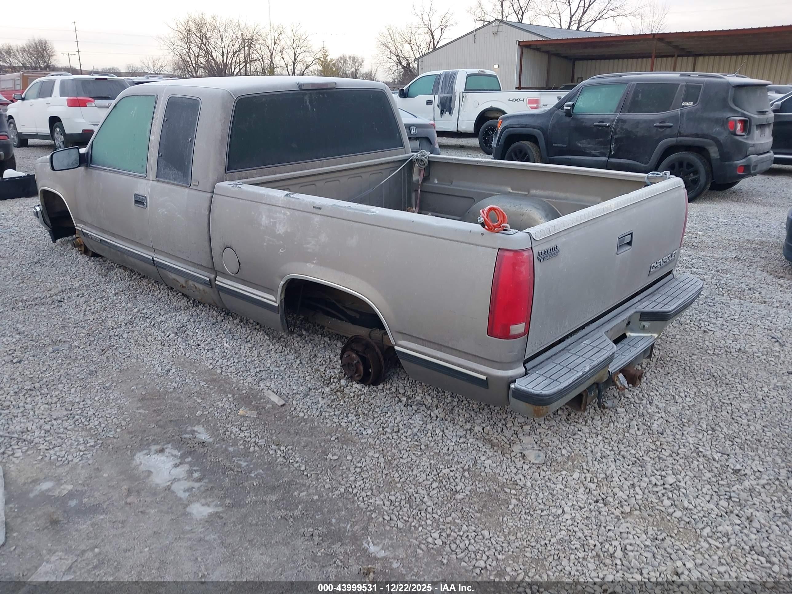 CHEVROLET C1500 image 3