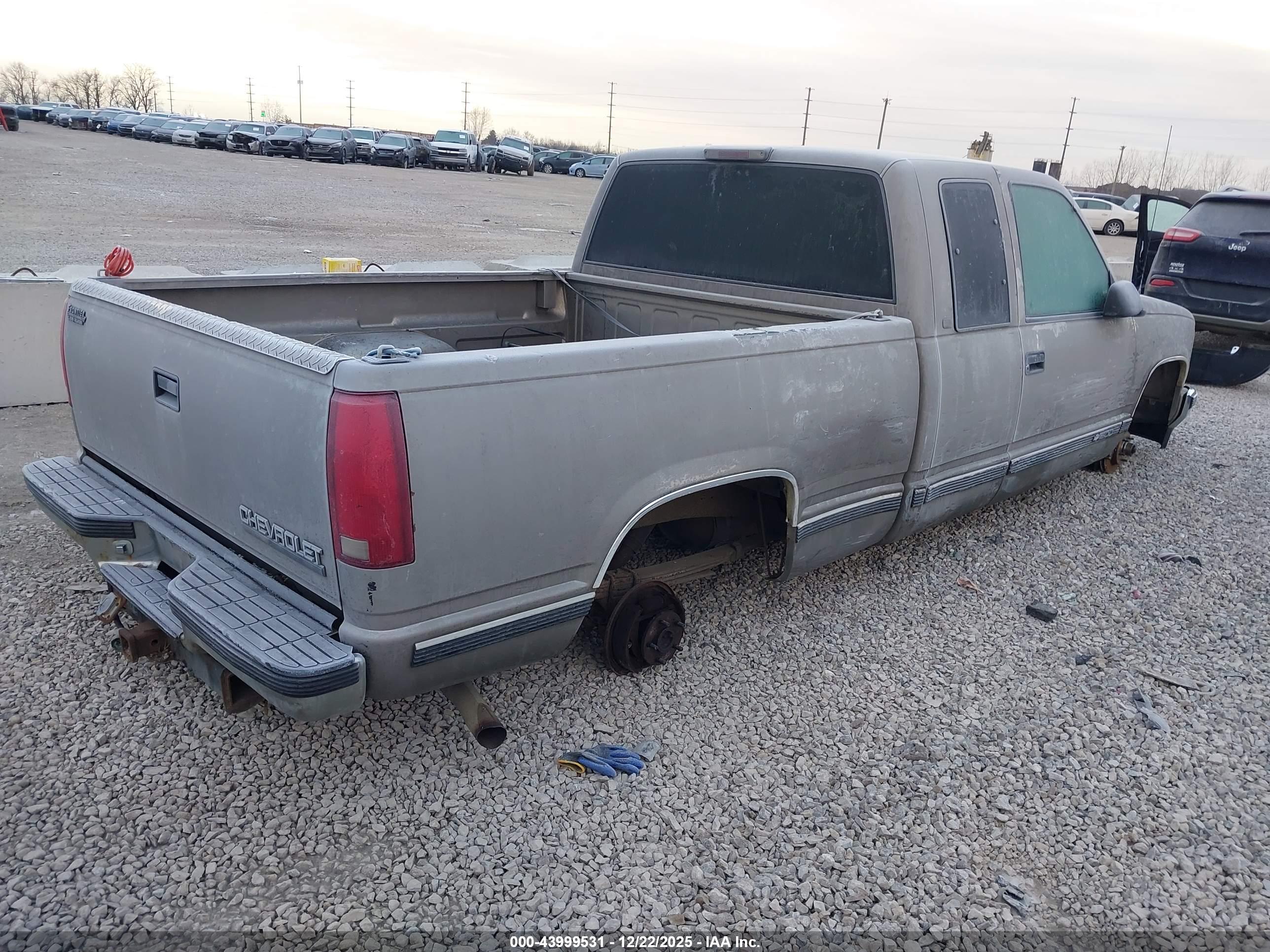 CHEVROLET C1500 image 4