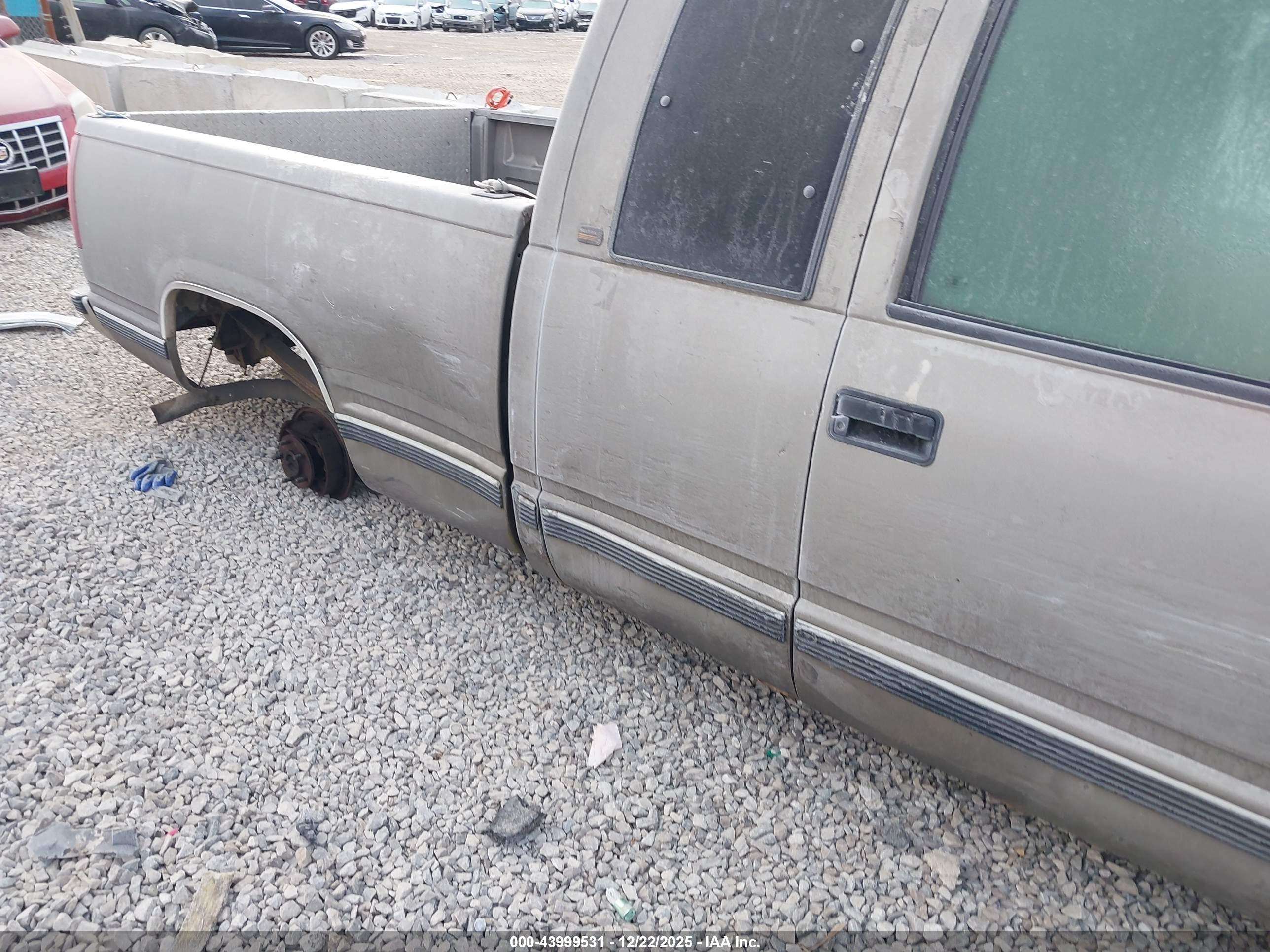 CHEVROLET C1500 image 6