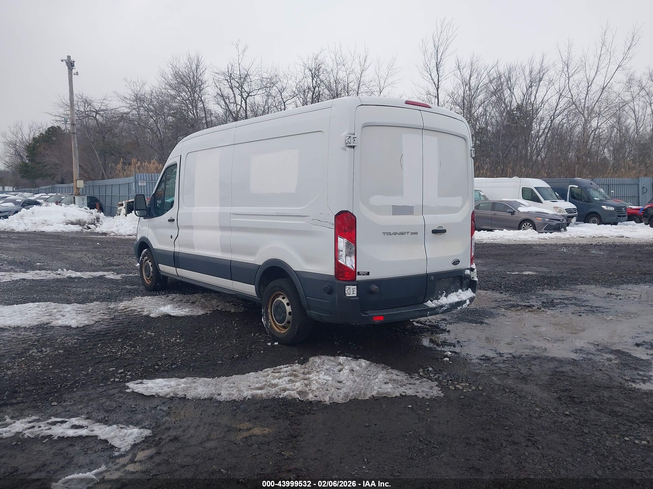 FORD TRANSIT-250 image 3