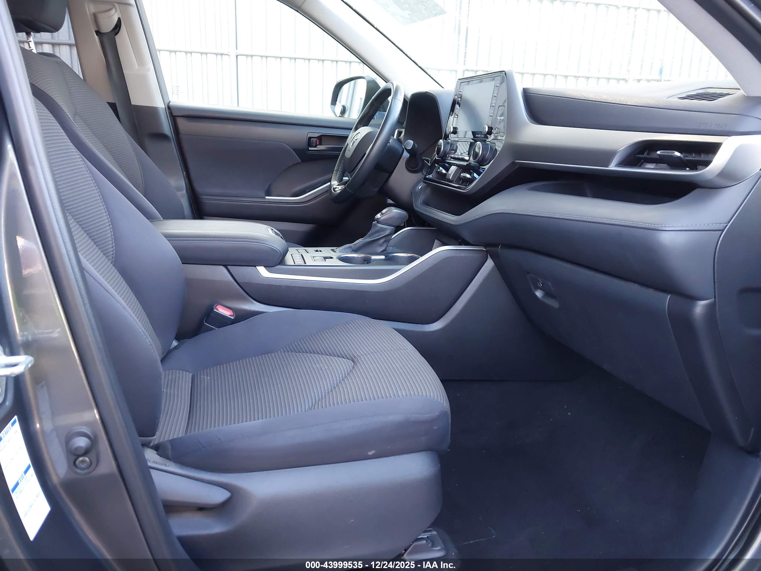 TOYOTA HIGHLANDER image 5