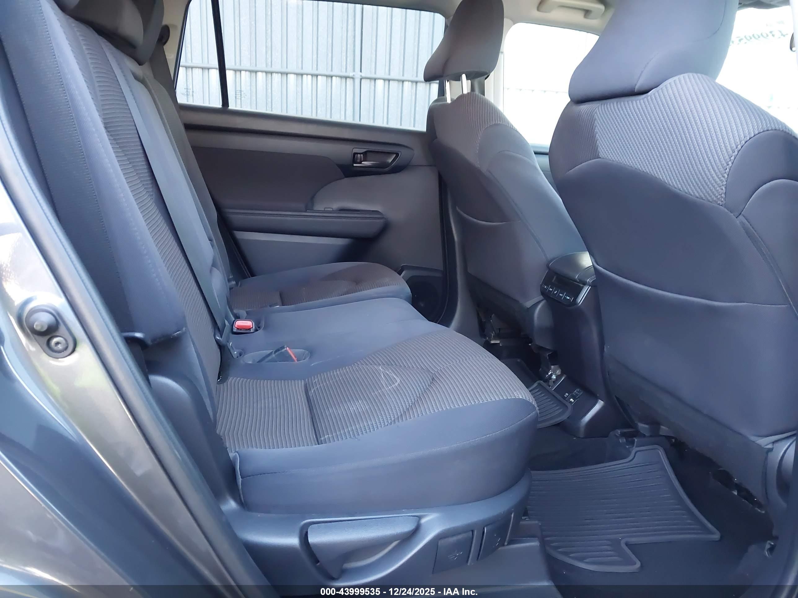 TOYOTA HIGHLANDER image 8