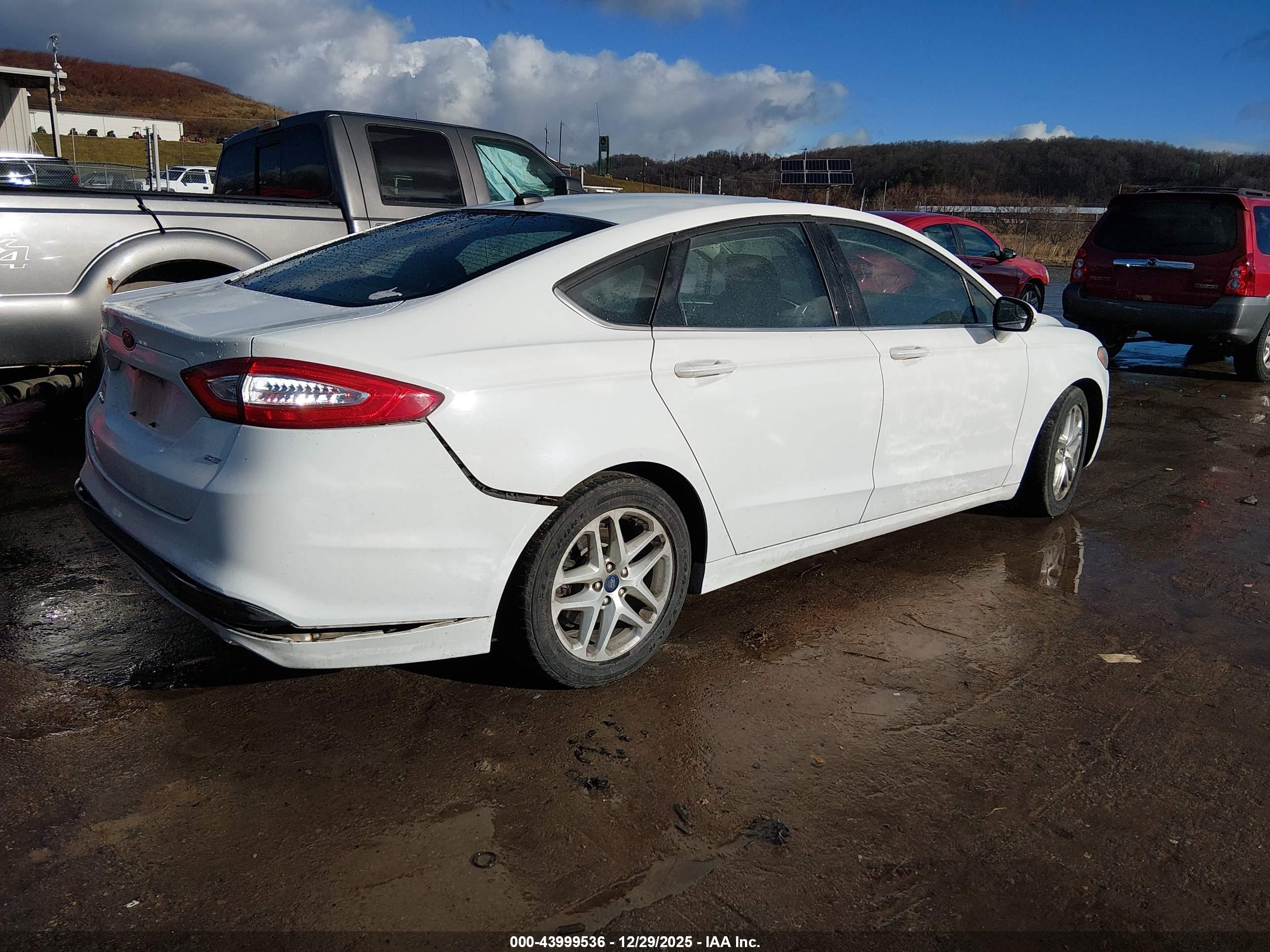 FORD FUSION image 4