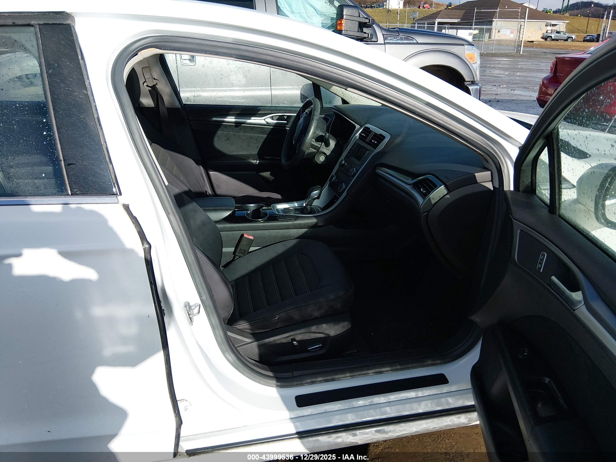 FORD FUSION image 5