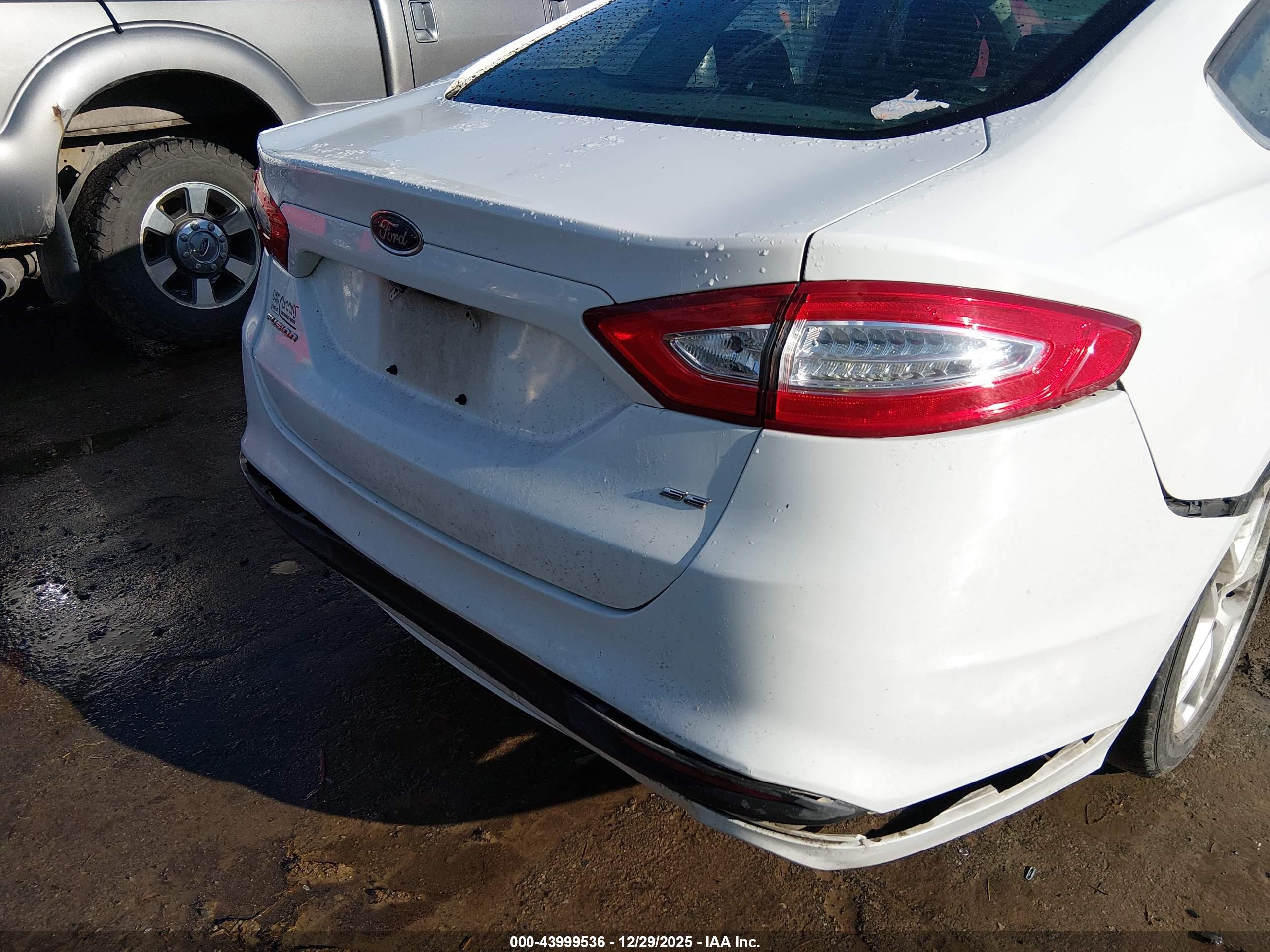 FORD FUSION image 6