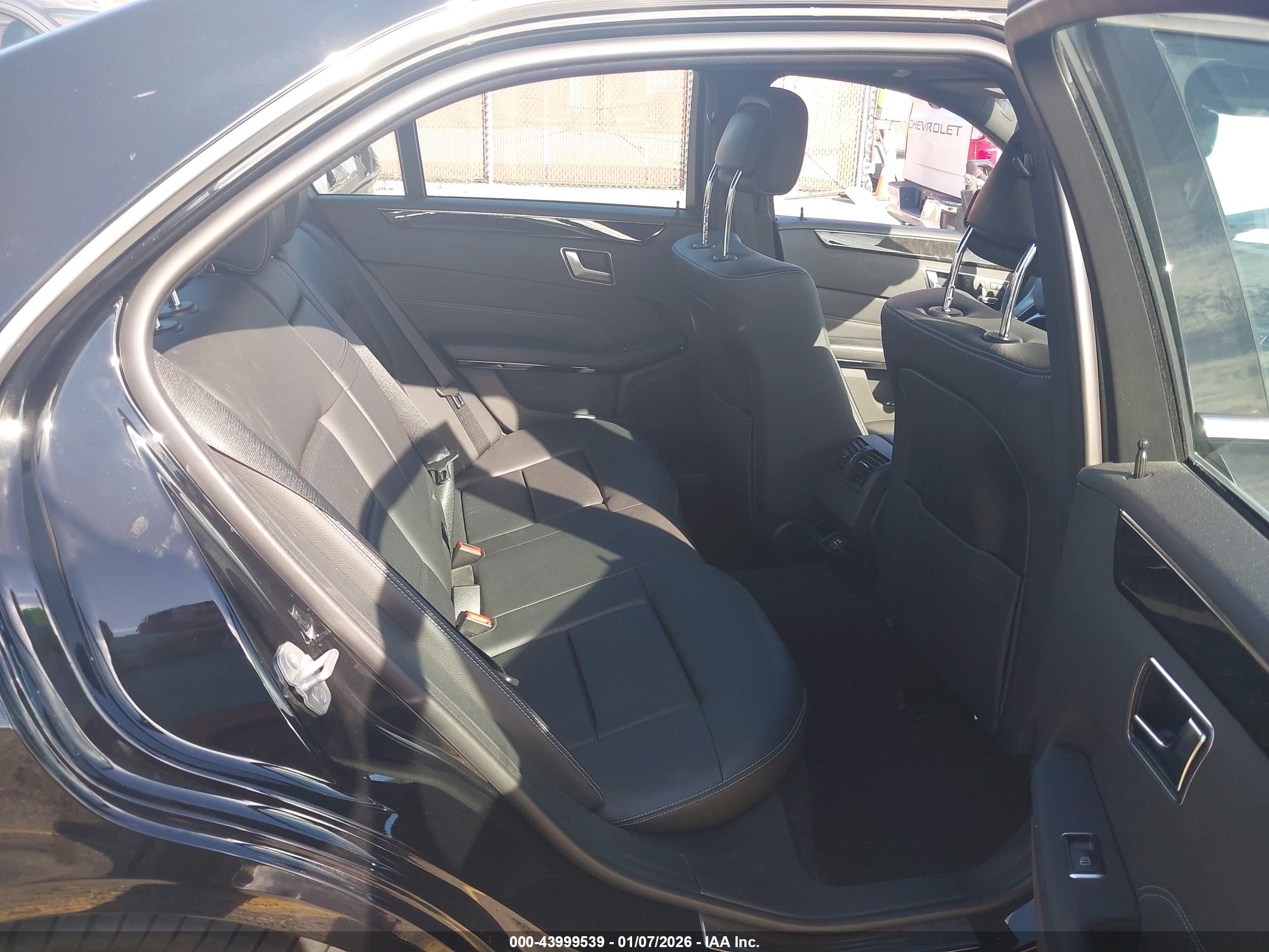 MERCEDES-BENZ E image 8