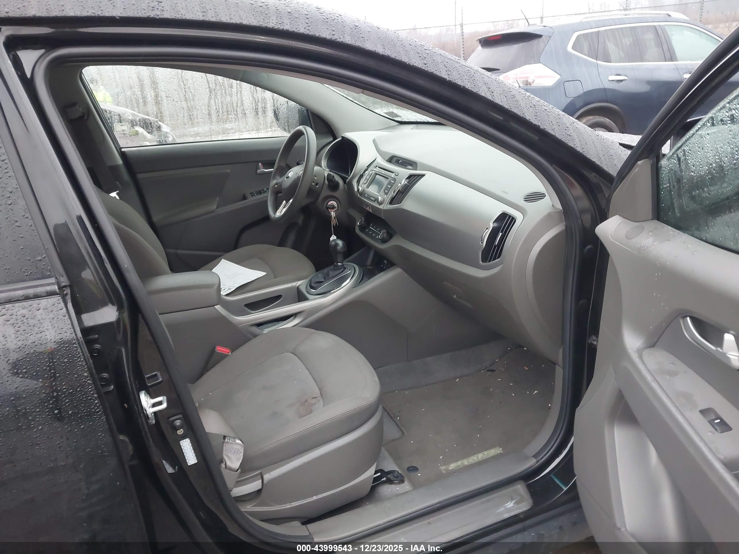 KIA SPORTAGE image 5