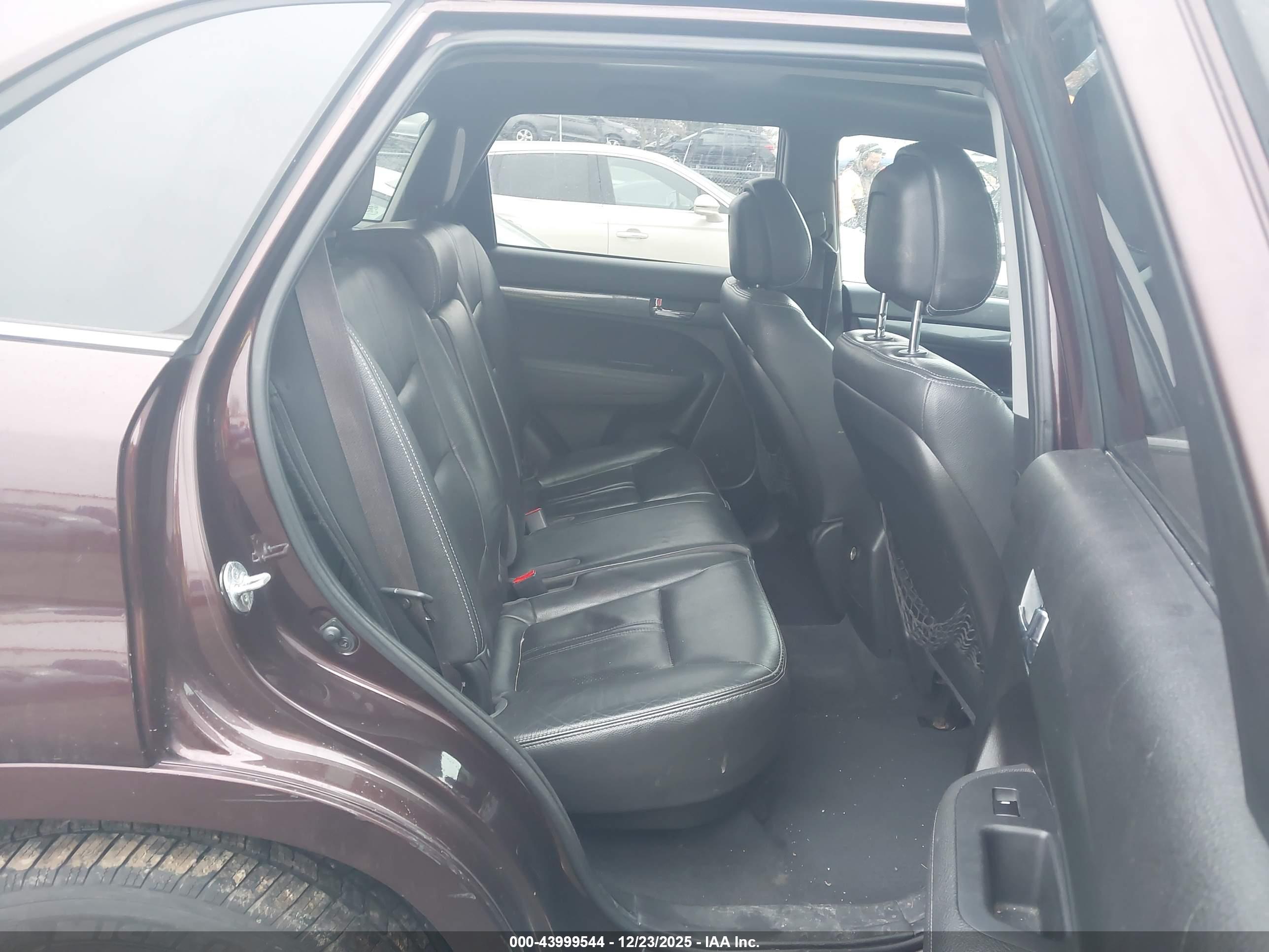 KIA SORENTO image 8