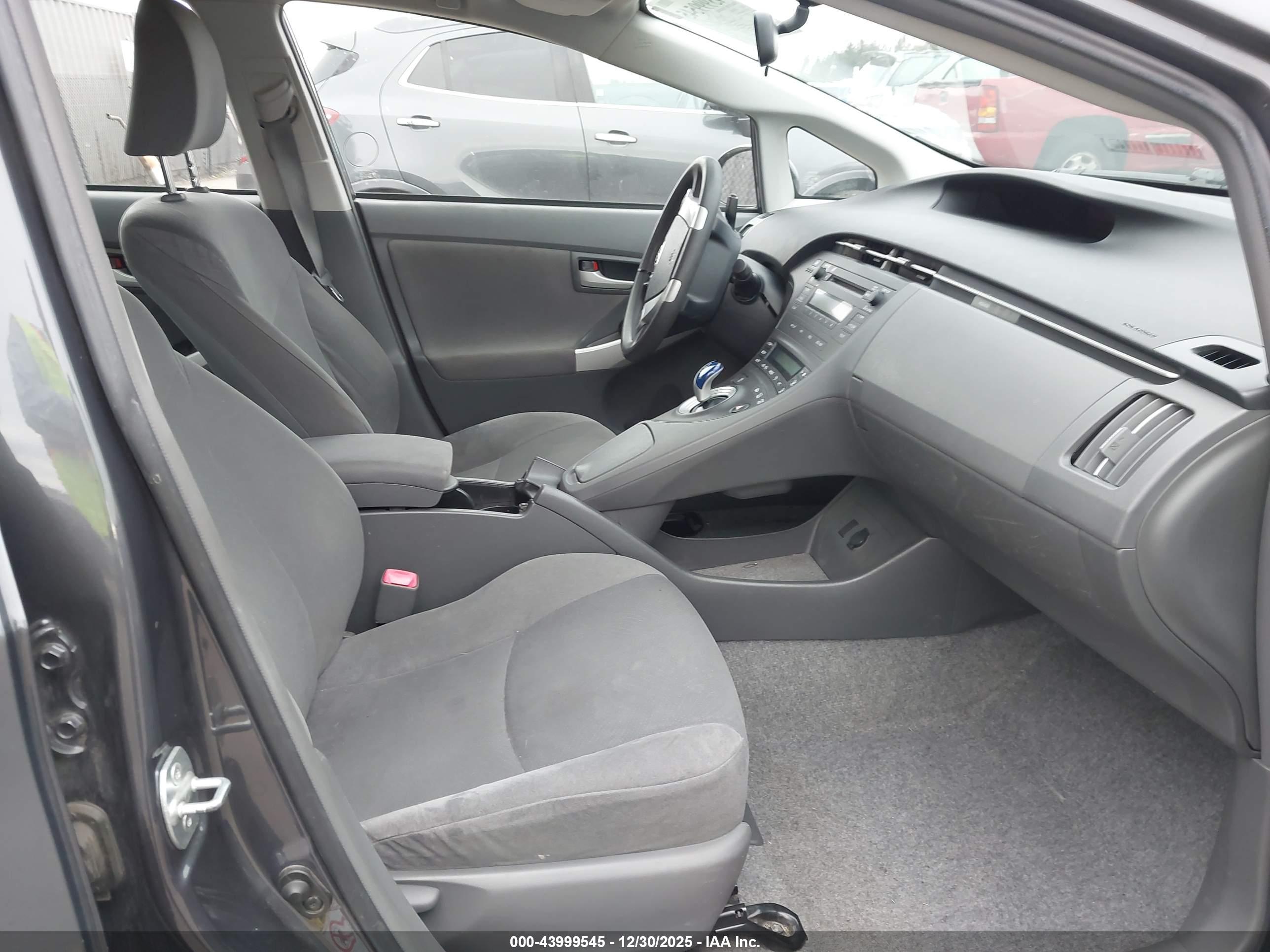 TOYOTA PRIUS image 5