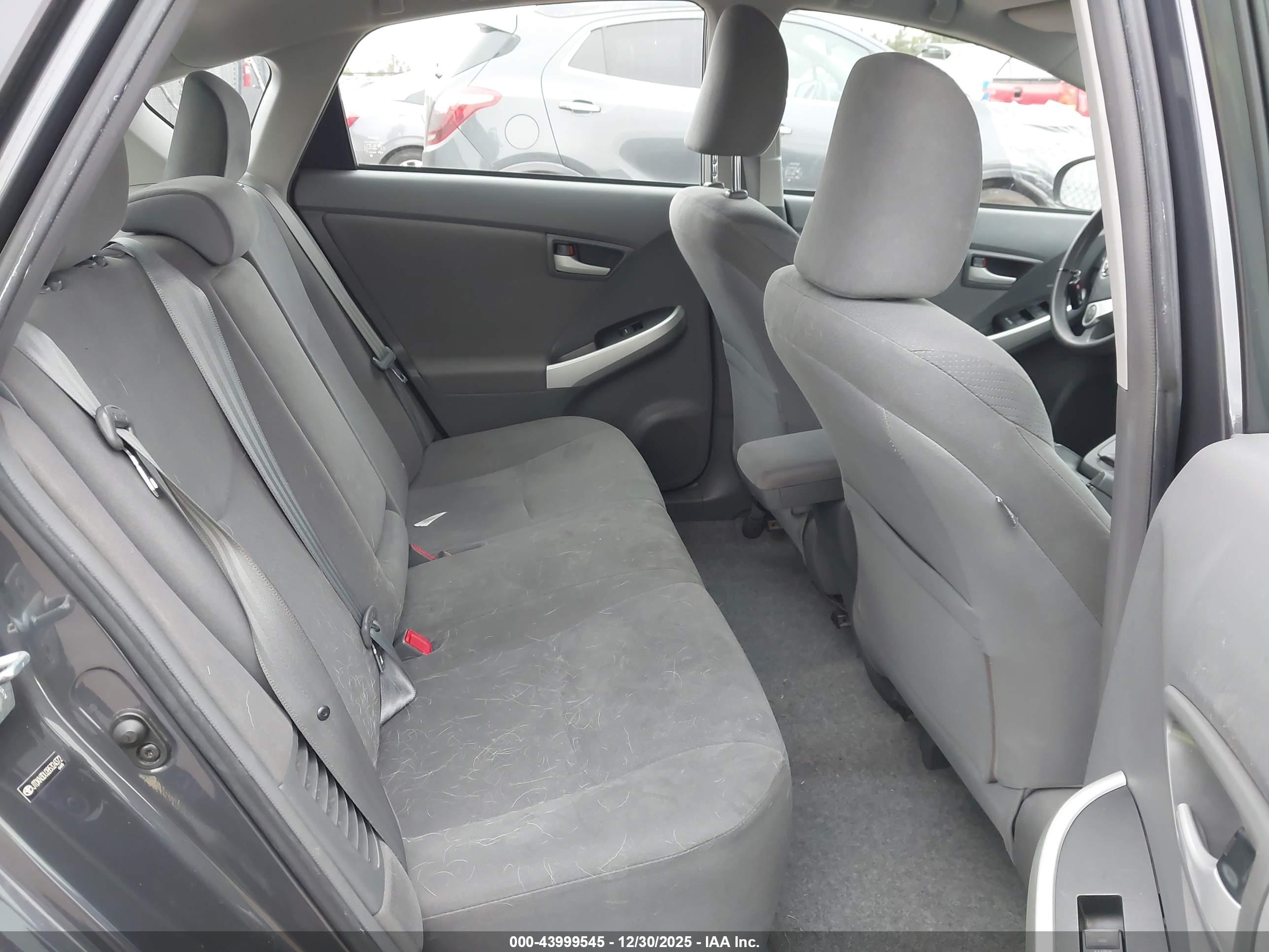 TOYOTA PRIUS image 8