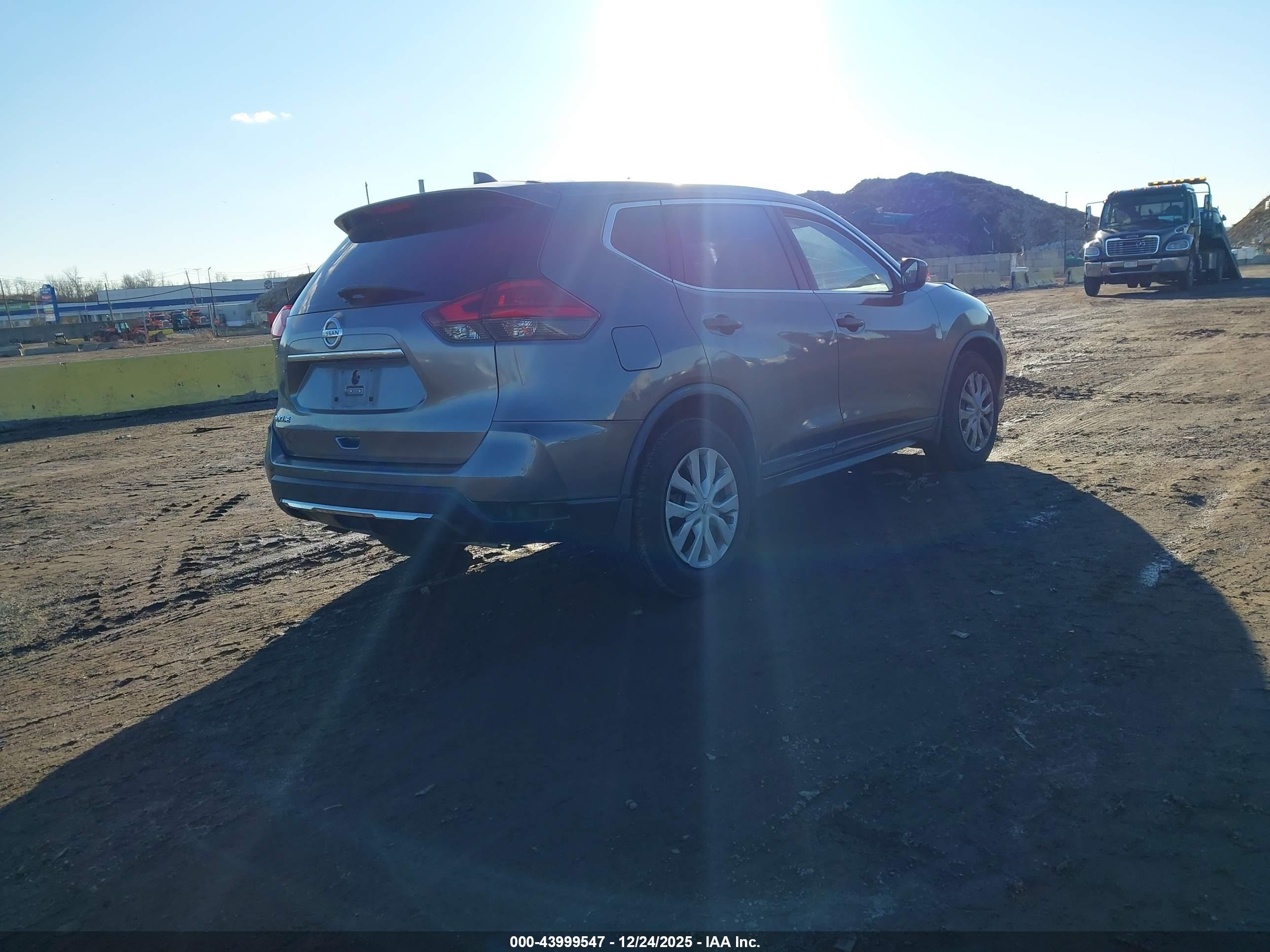 NISSAN ROGUE image 4