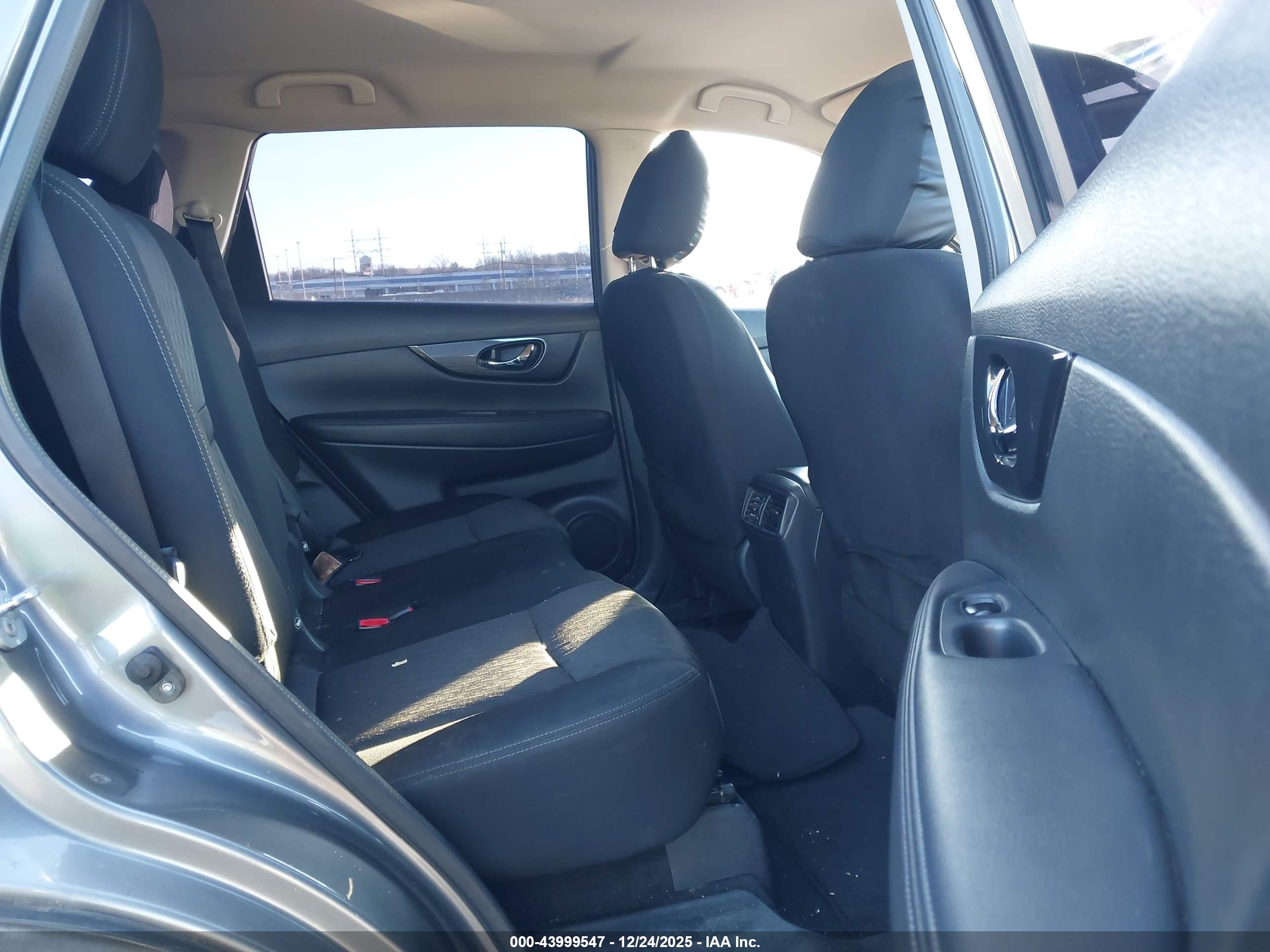 NISSAN ROGUE image 8