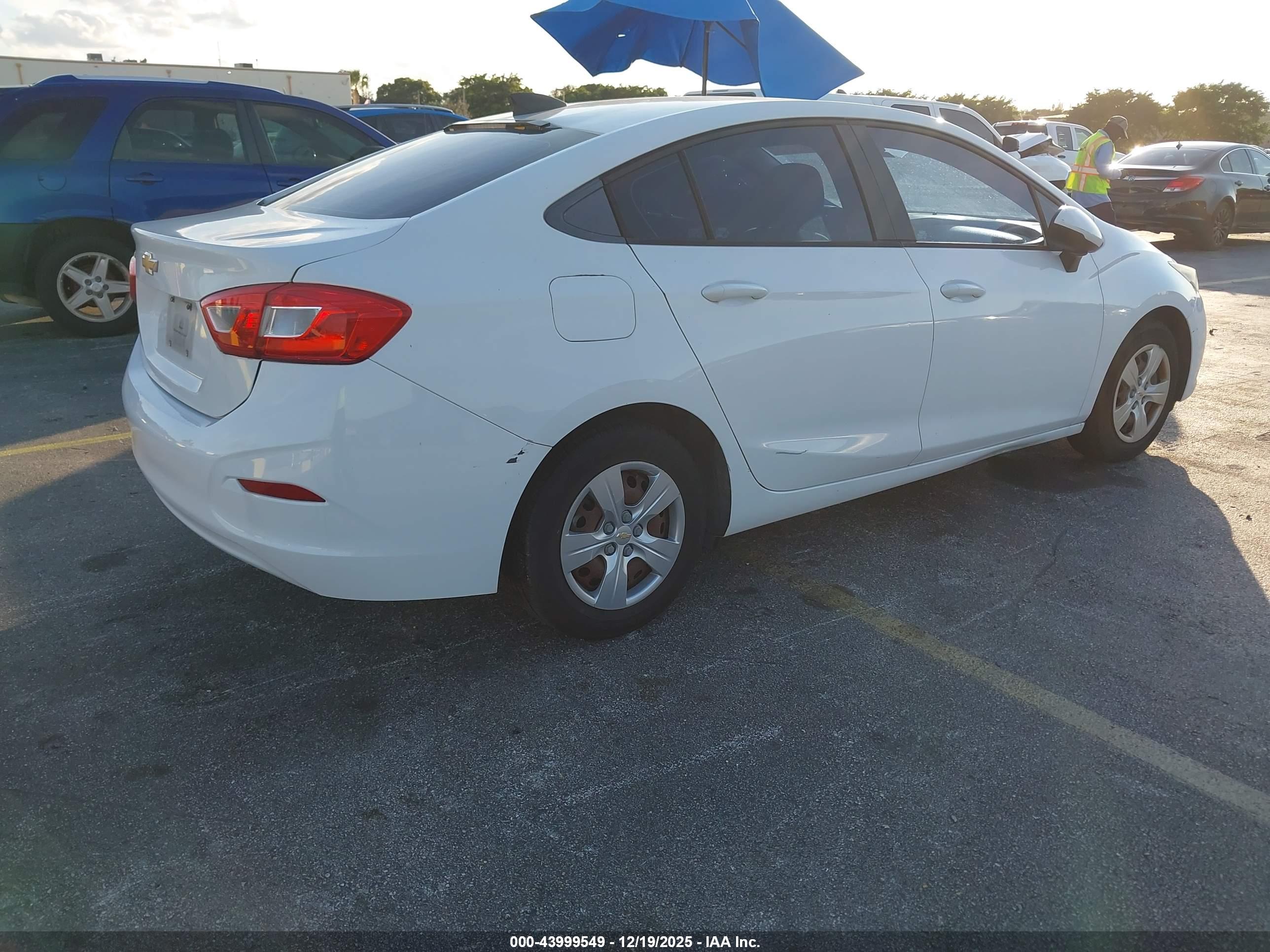 CHEVROLET CRUZE image 4