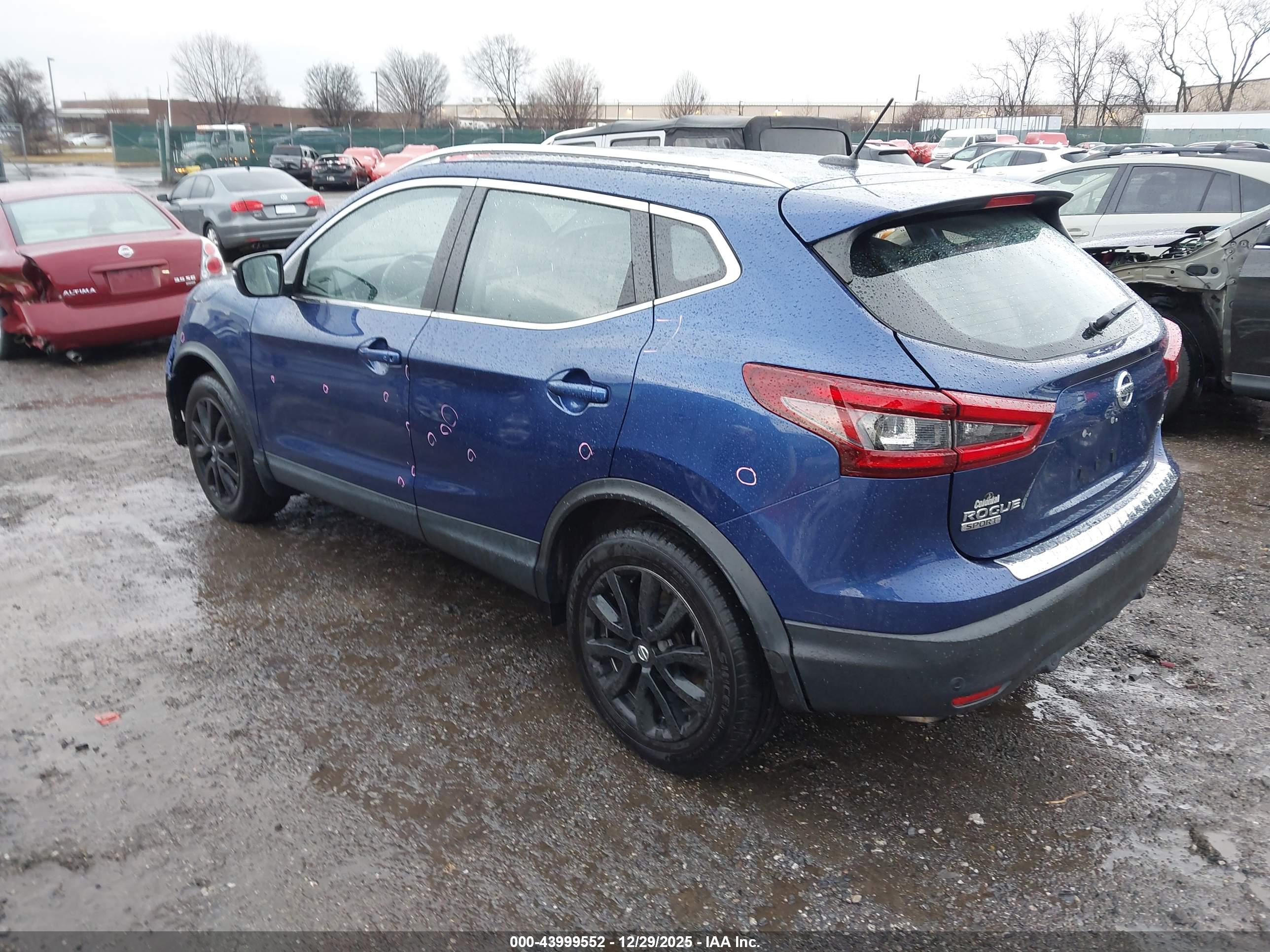 NISSAN ROGUE image 3