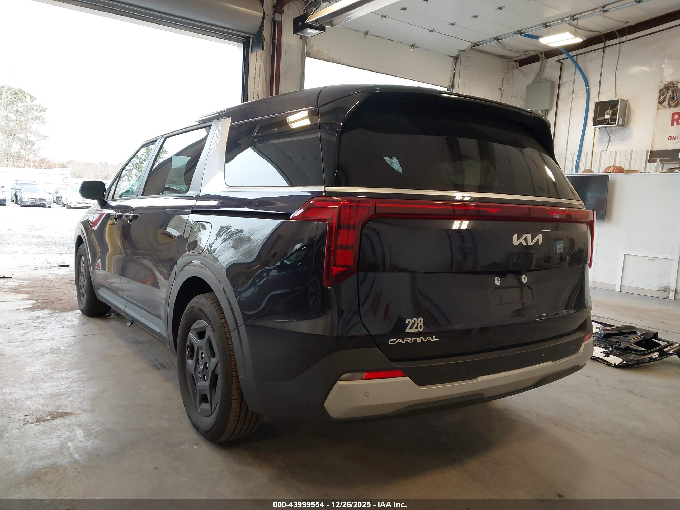 KIA CARNIVAL image 3
