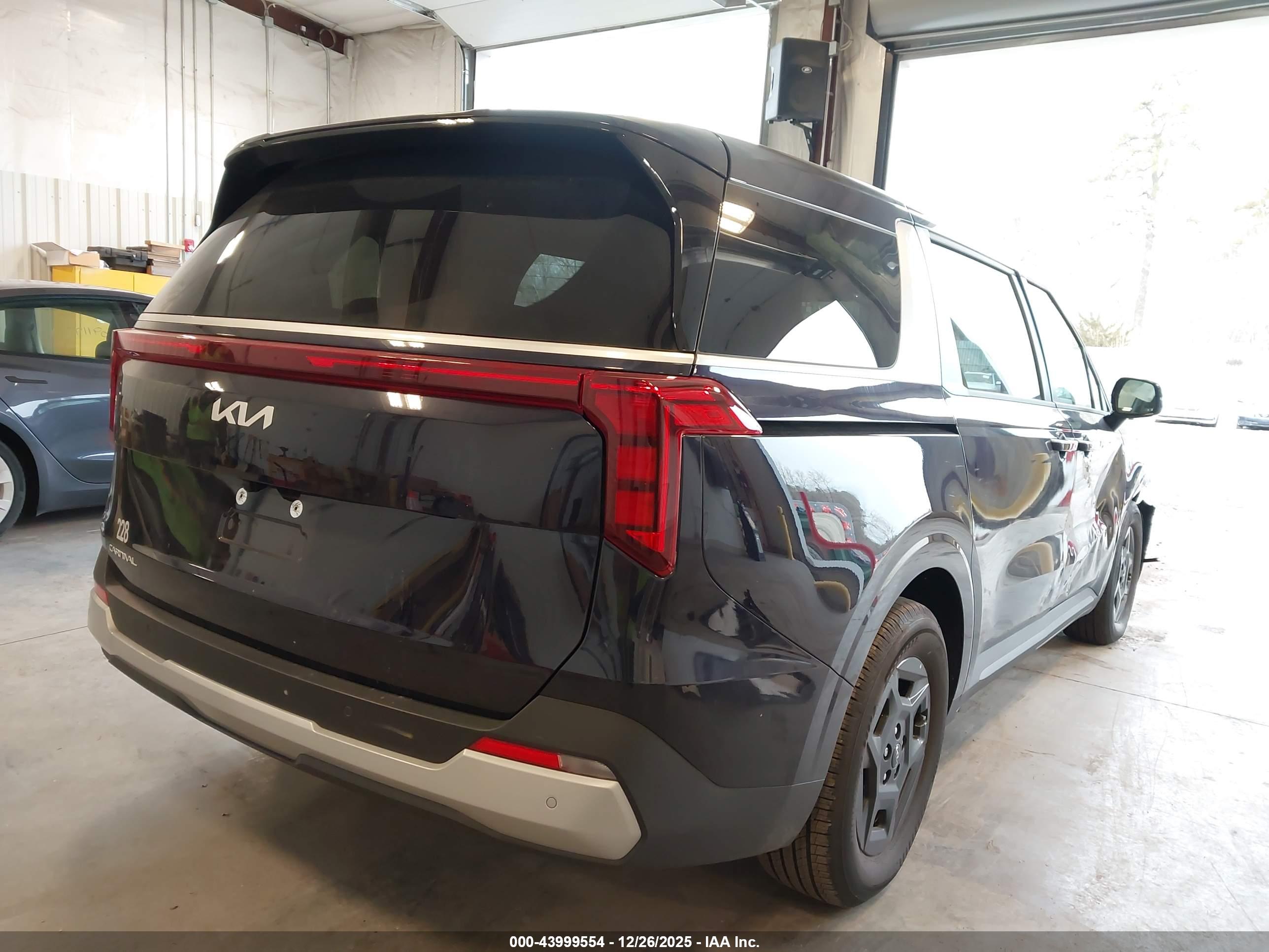 KIA CARNIVAL image 4