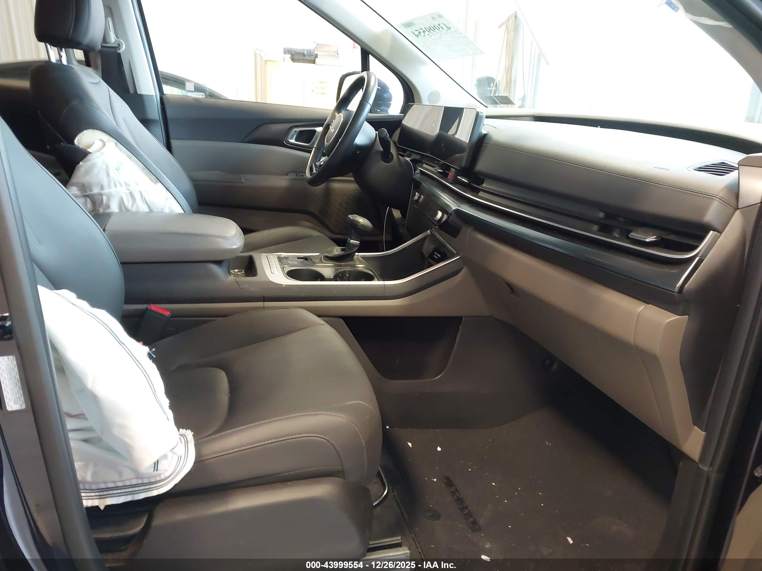 KIA CARNIVAL image 5