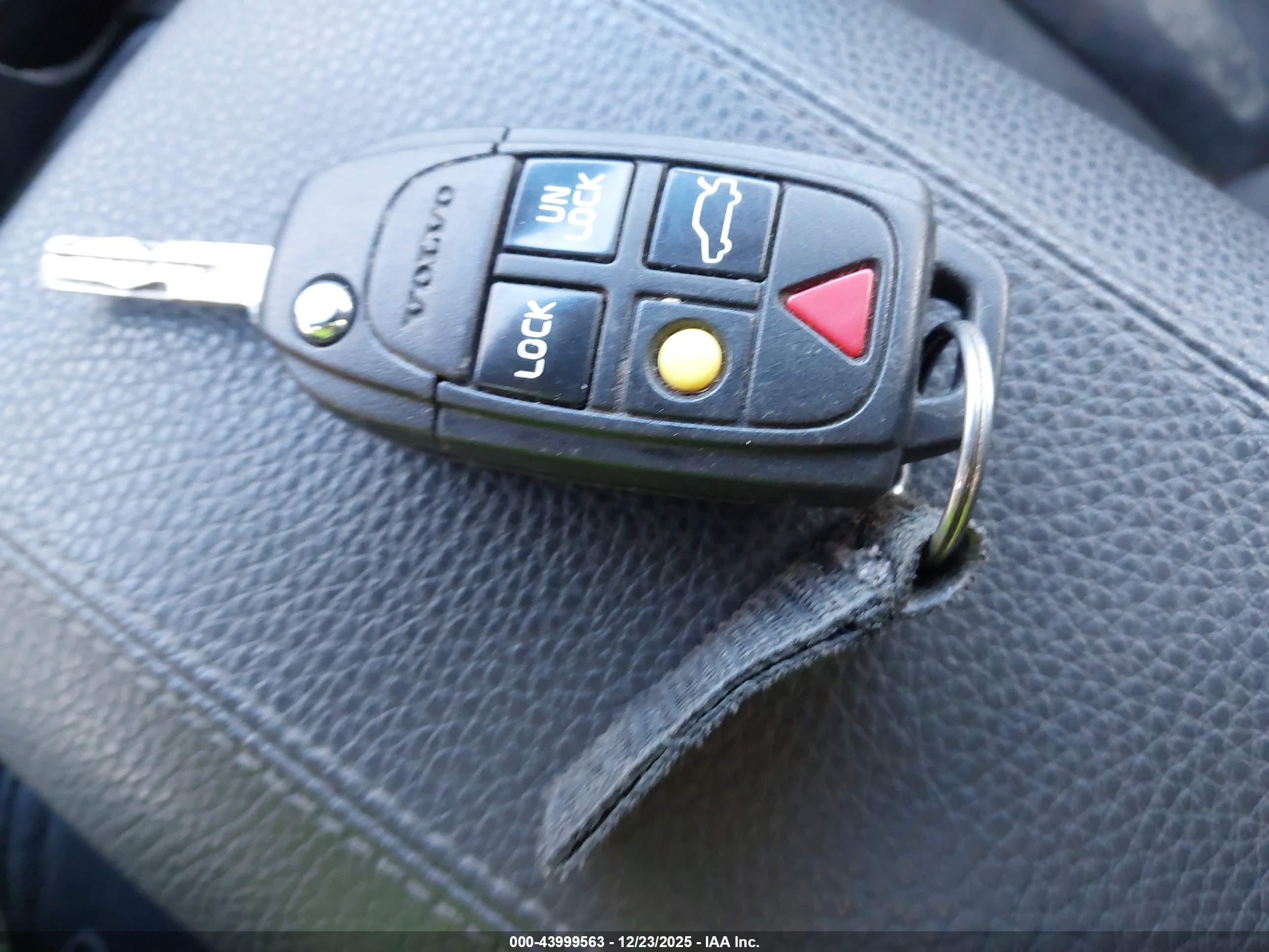 VOLVO S80 image 11