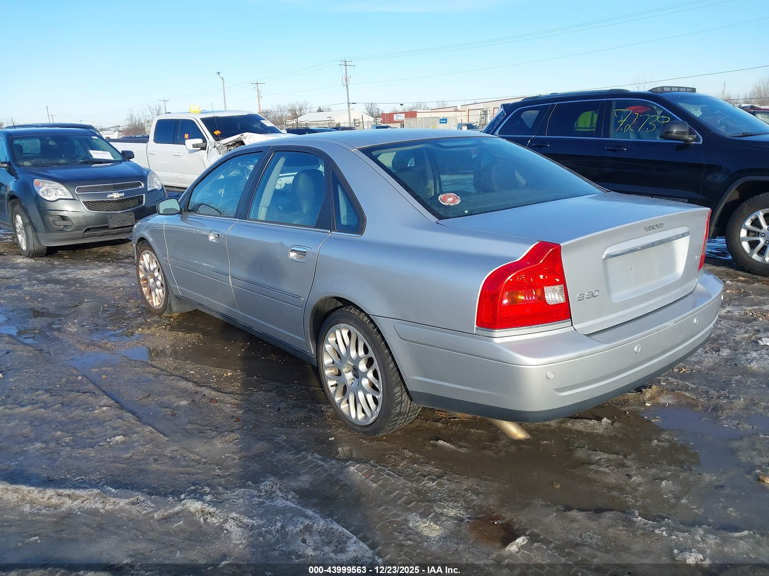 VOLVO S80 image 3
