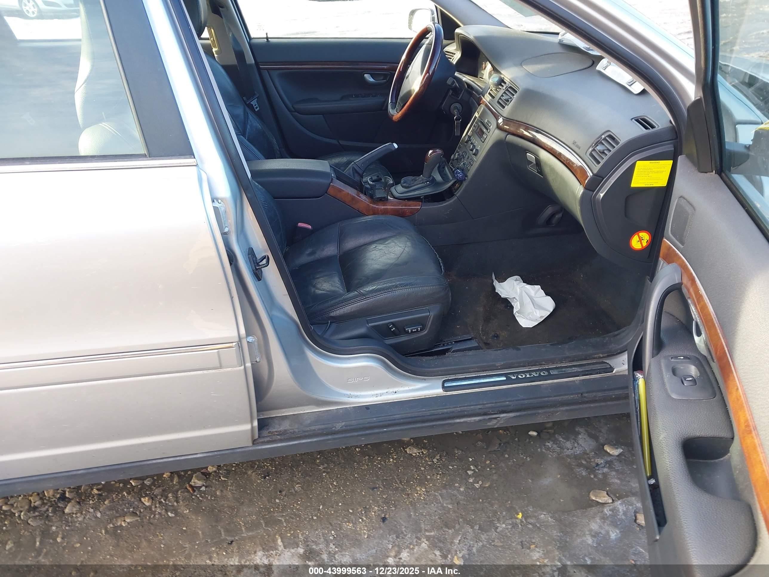 VOLVO S80 image 5