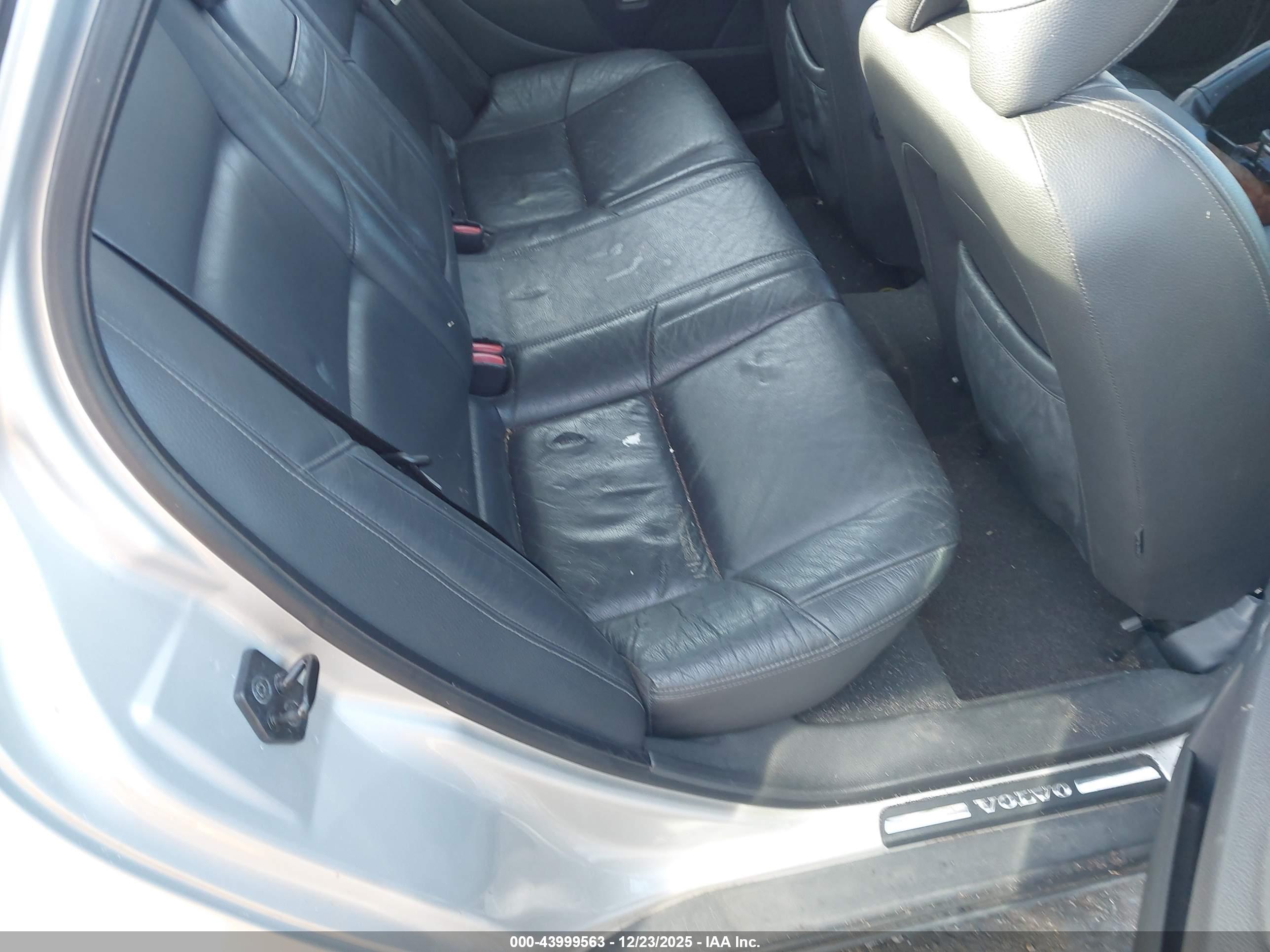 VOLVO S80 image 8