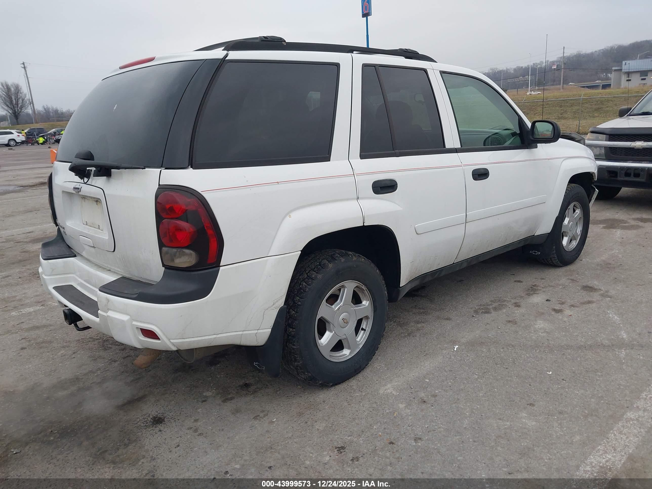 CHEVROLET TRAILBLAZER image 4