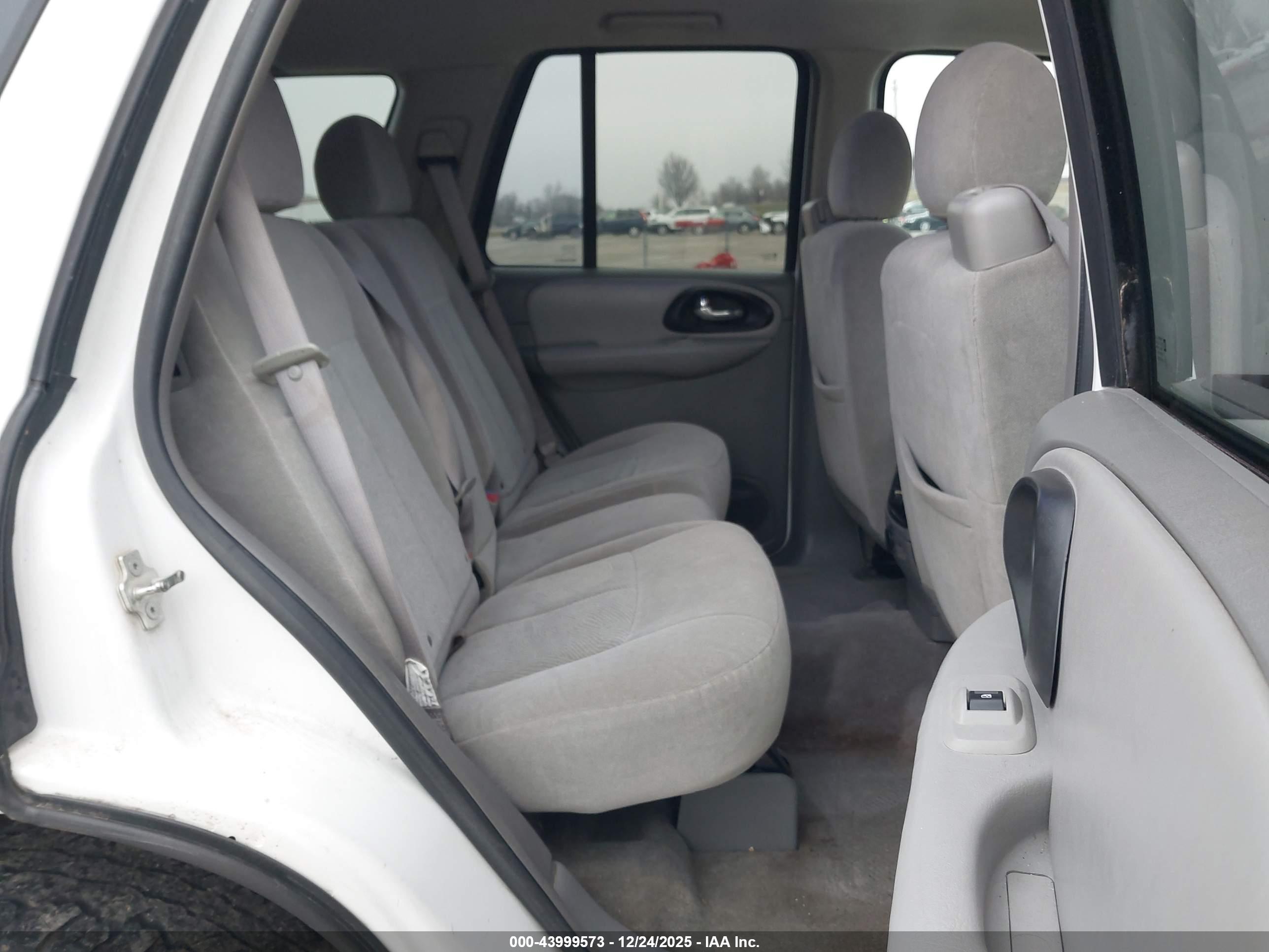 CHEVROLET TRAILBLAZER image 8