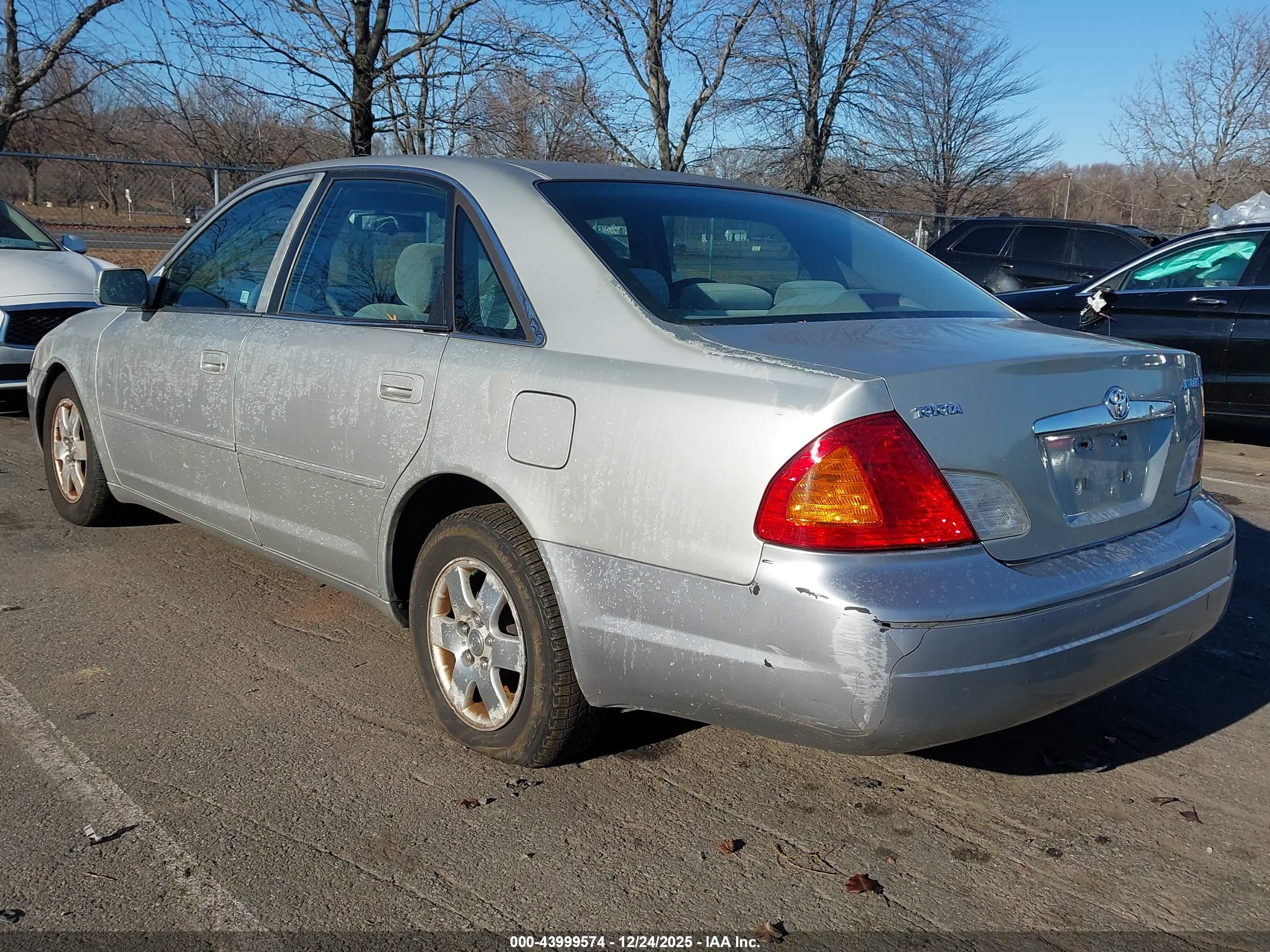 TOYOTA AVALON image 3