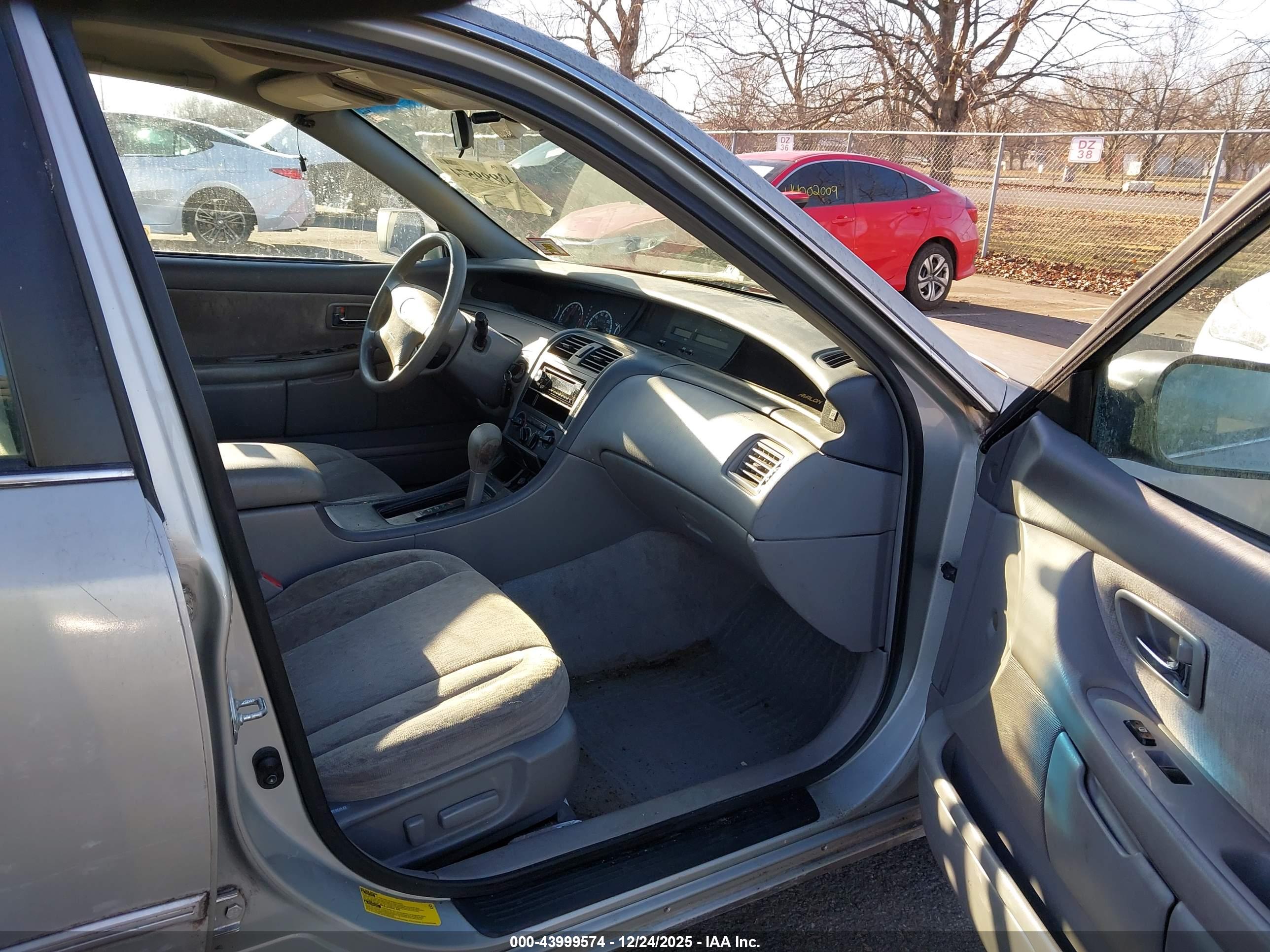 TOYOTA AVALON image 5