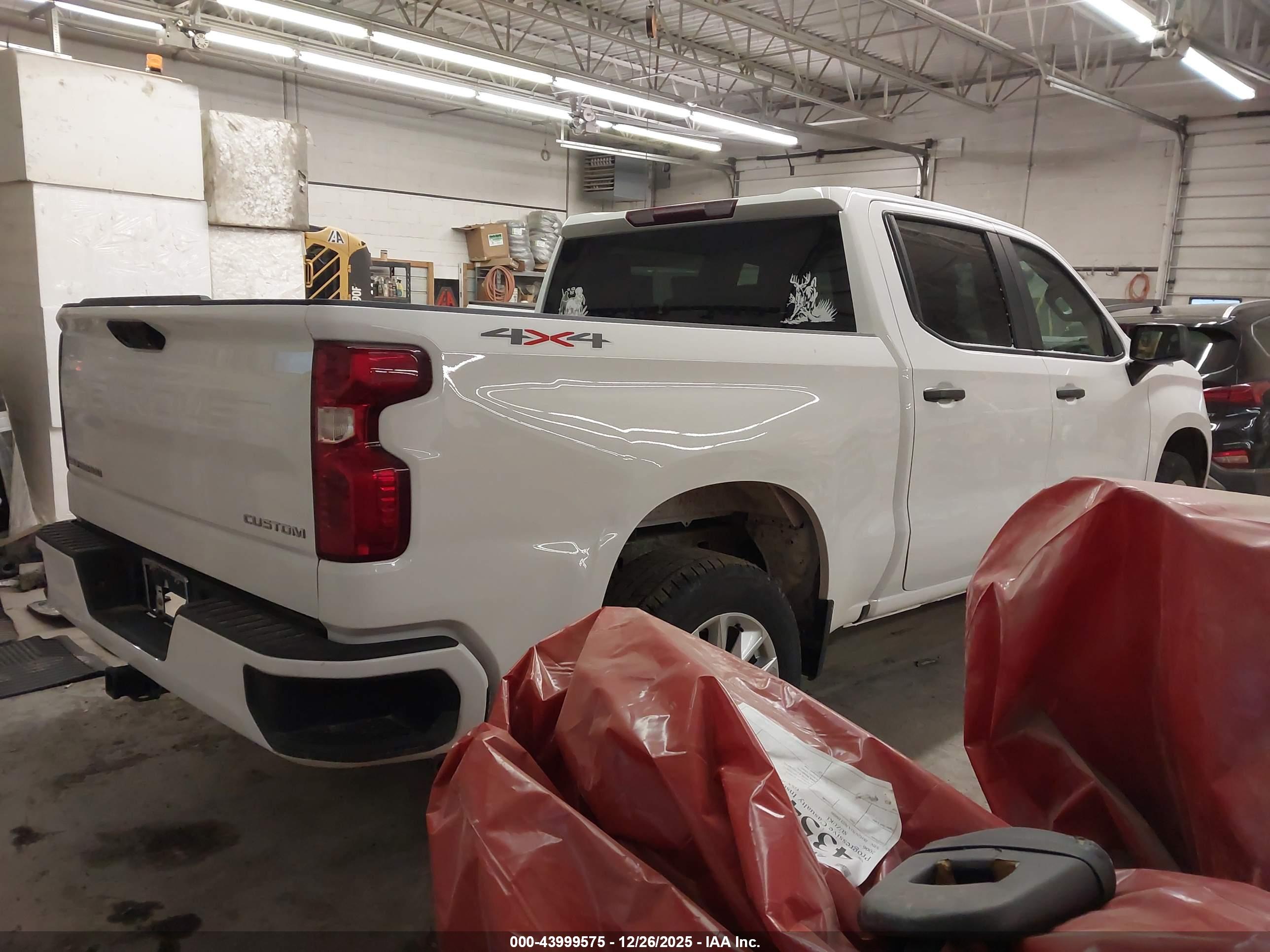 CHEVROLET SILVERADO image 4