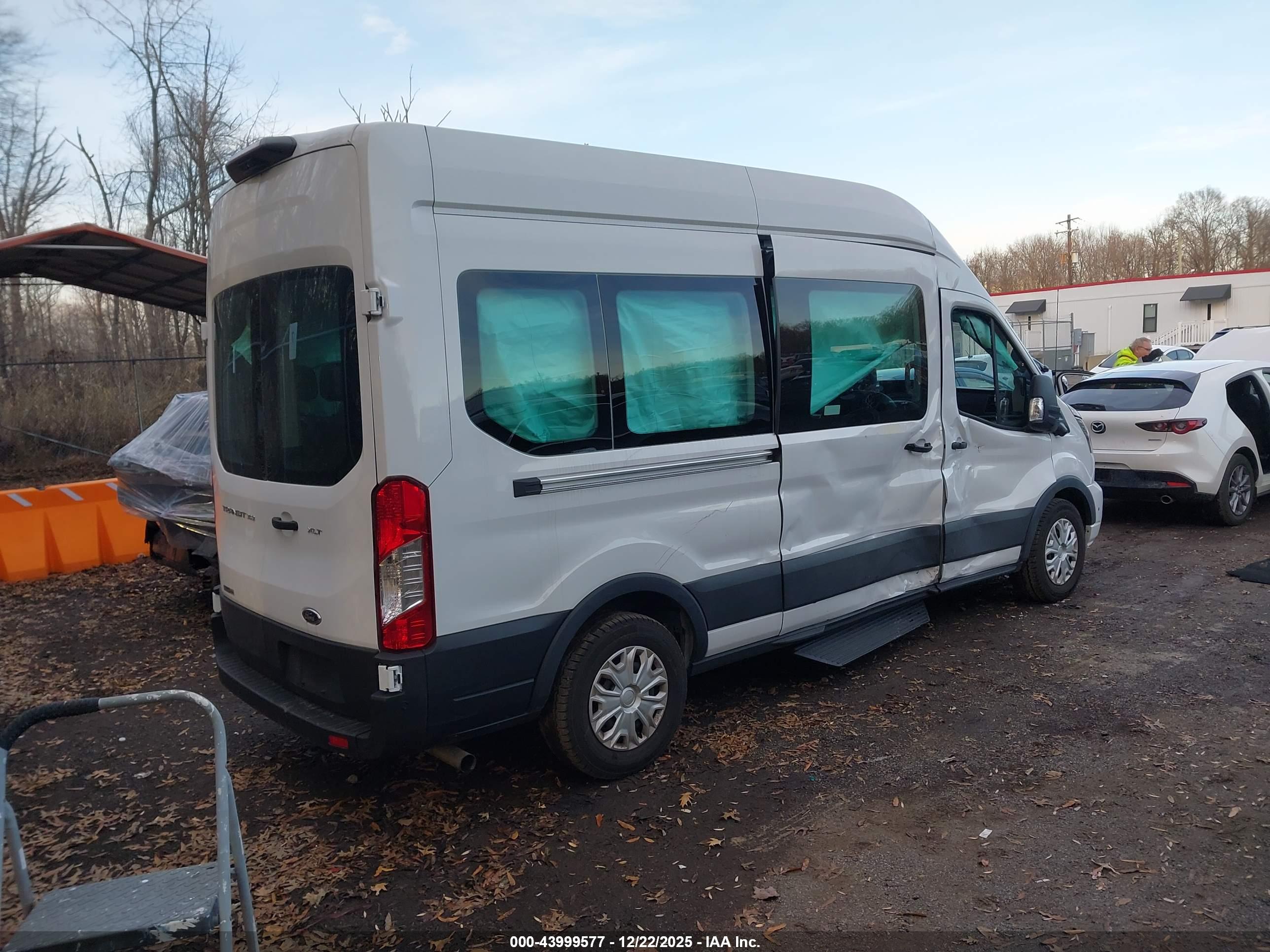 FORD TRANSIT-350 image 4