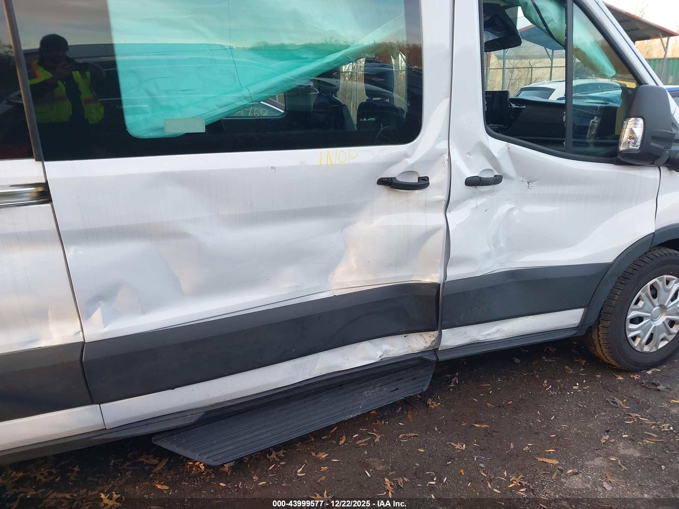 FORD TRANSIT-350 image 6