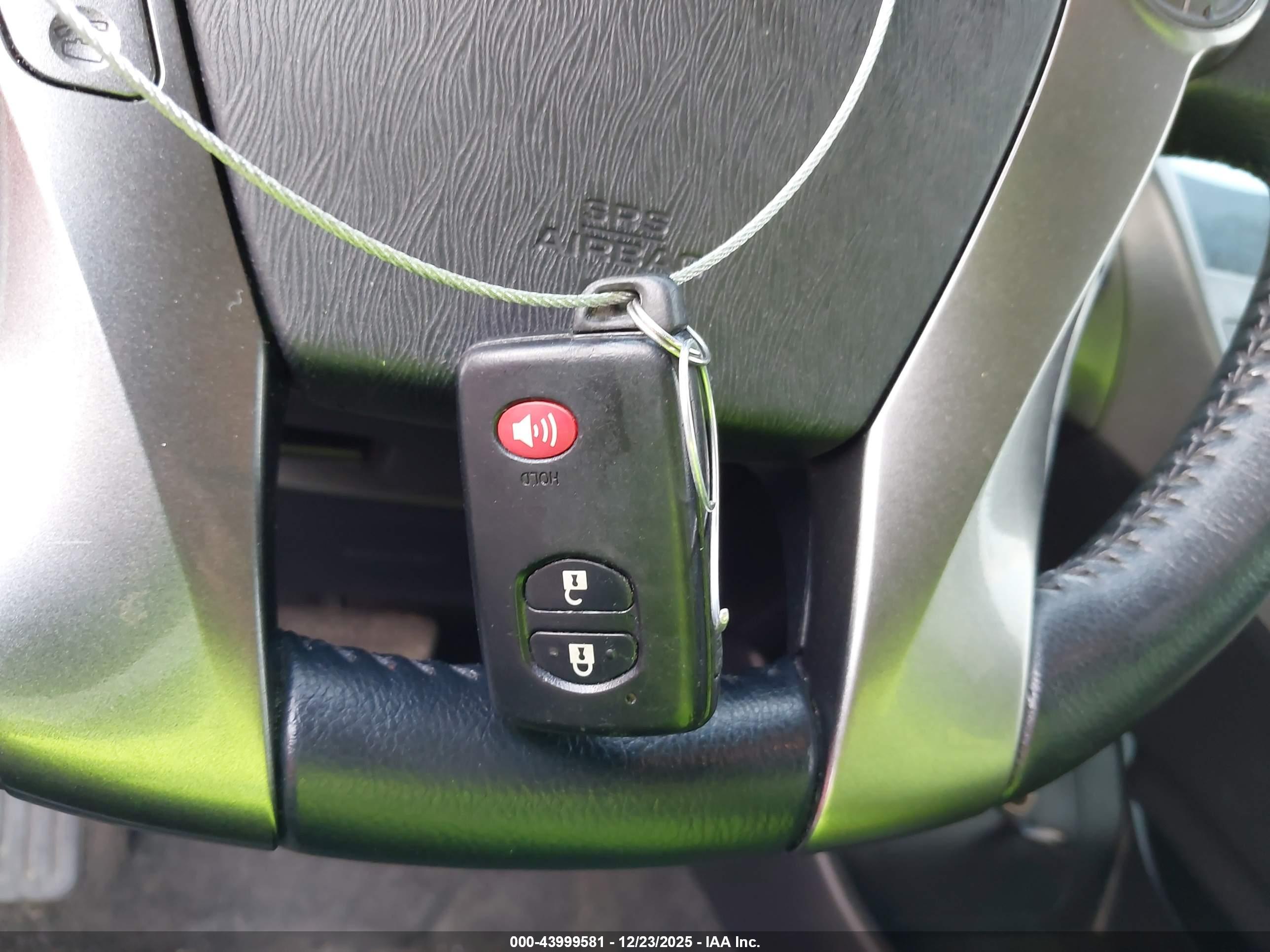 TOYOTA PRIUS image 11