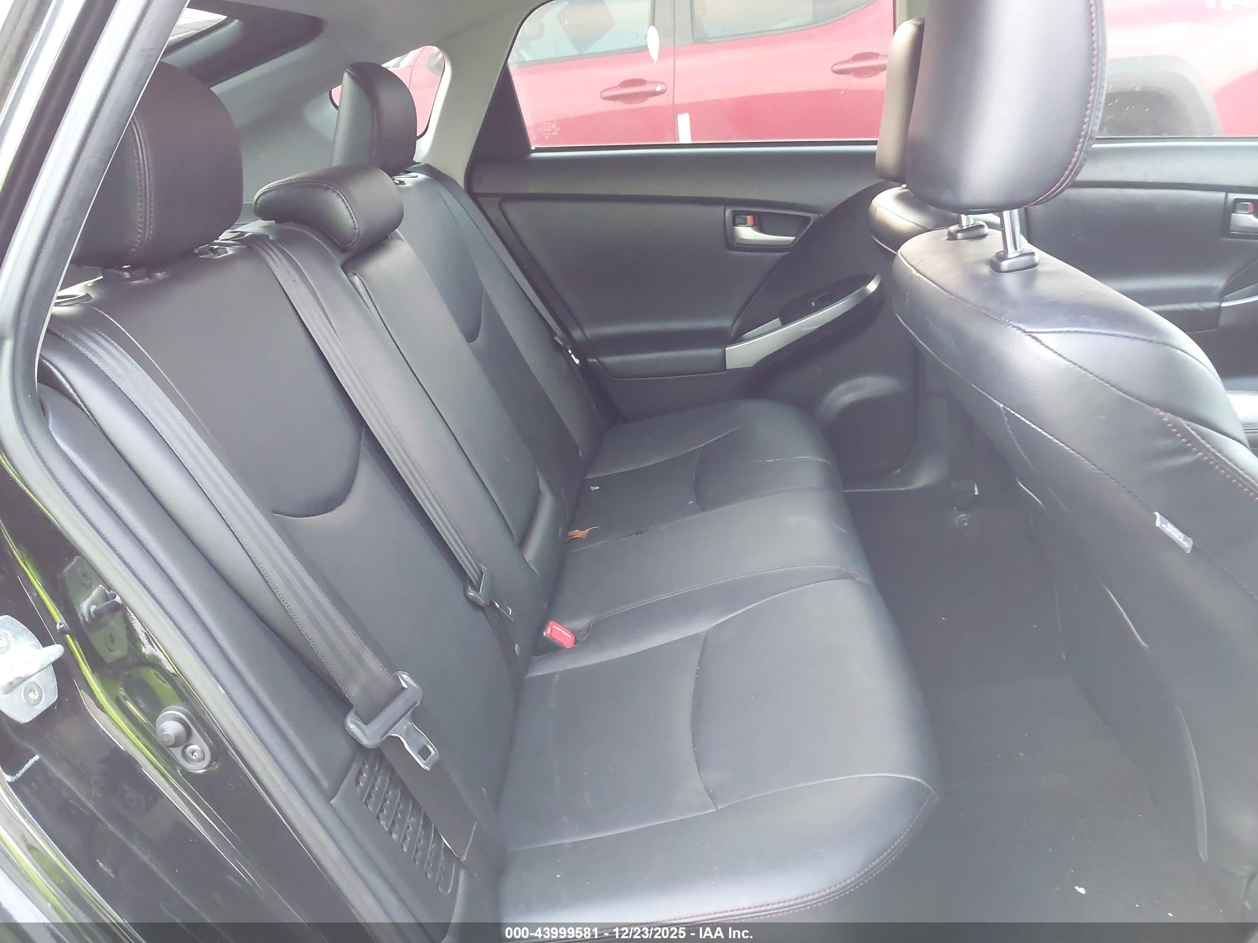 TOYOTA PRIUS image 8