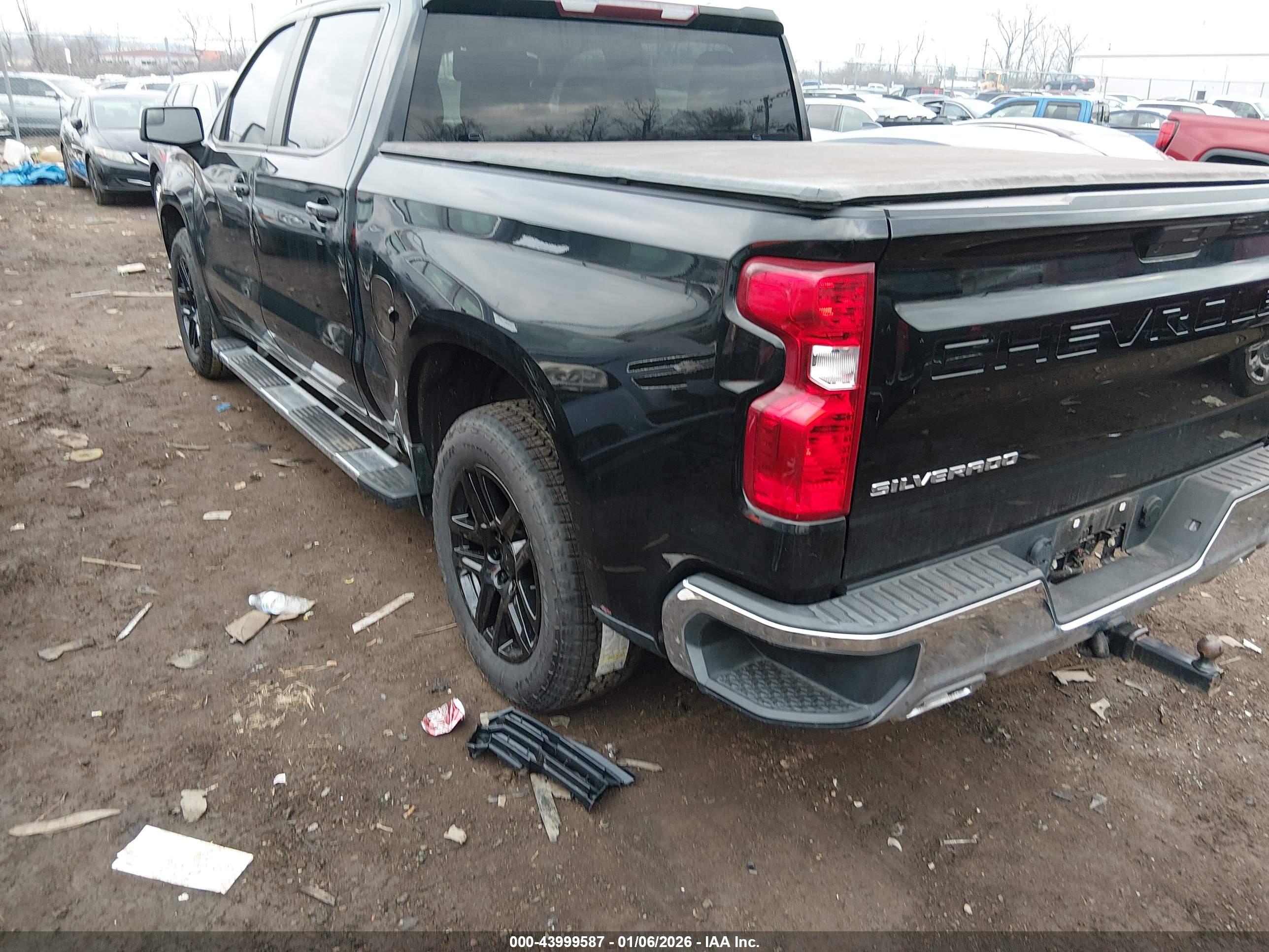 CHEVROLET SILVERADO image 3