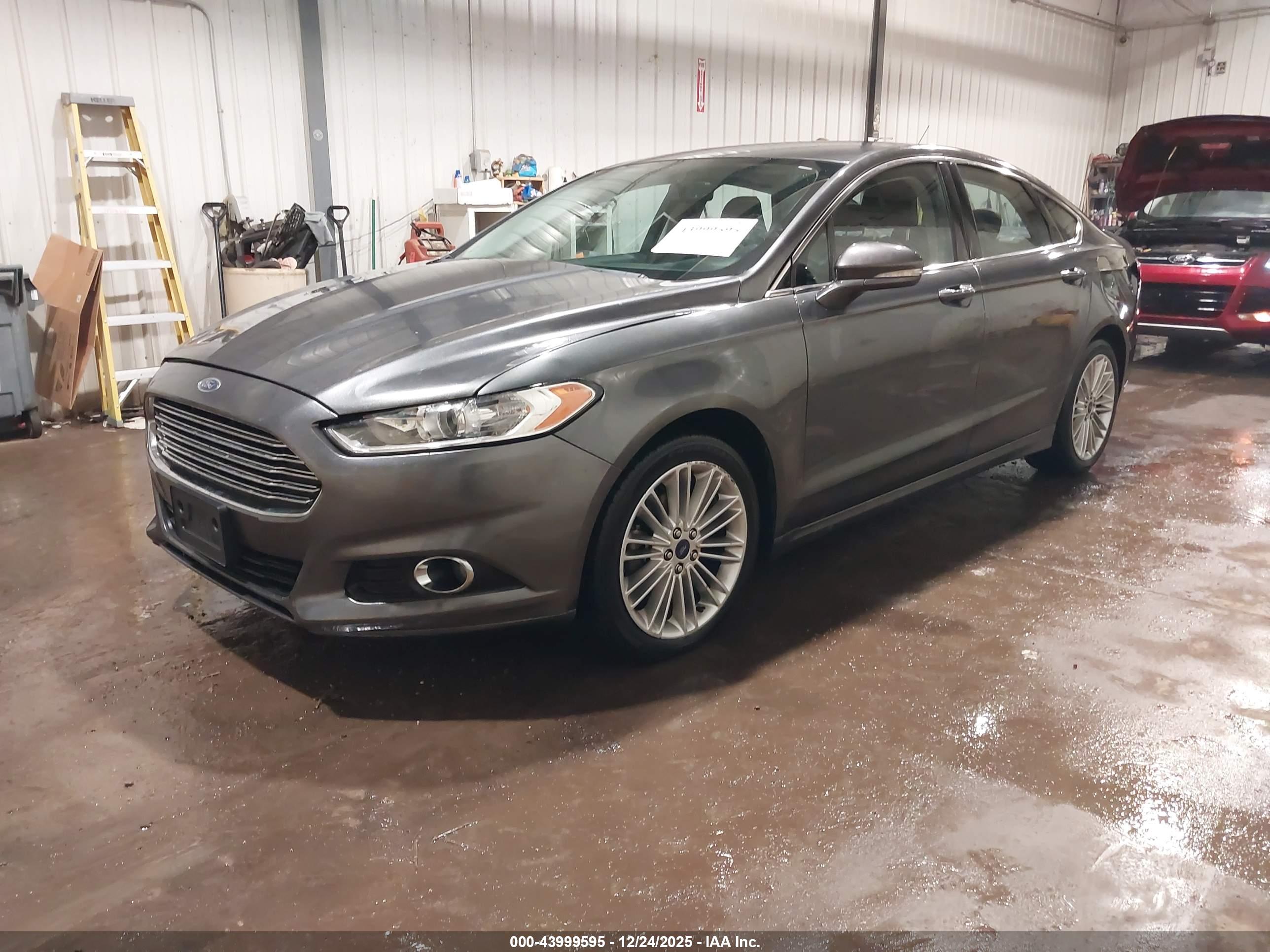 FORD FUSION image 2