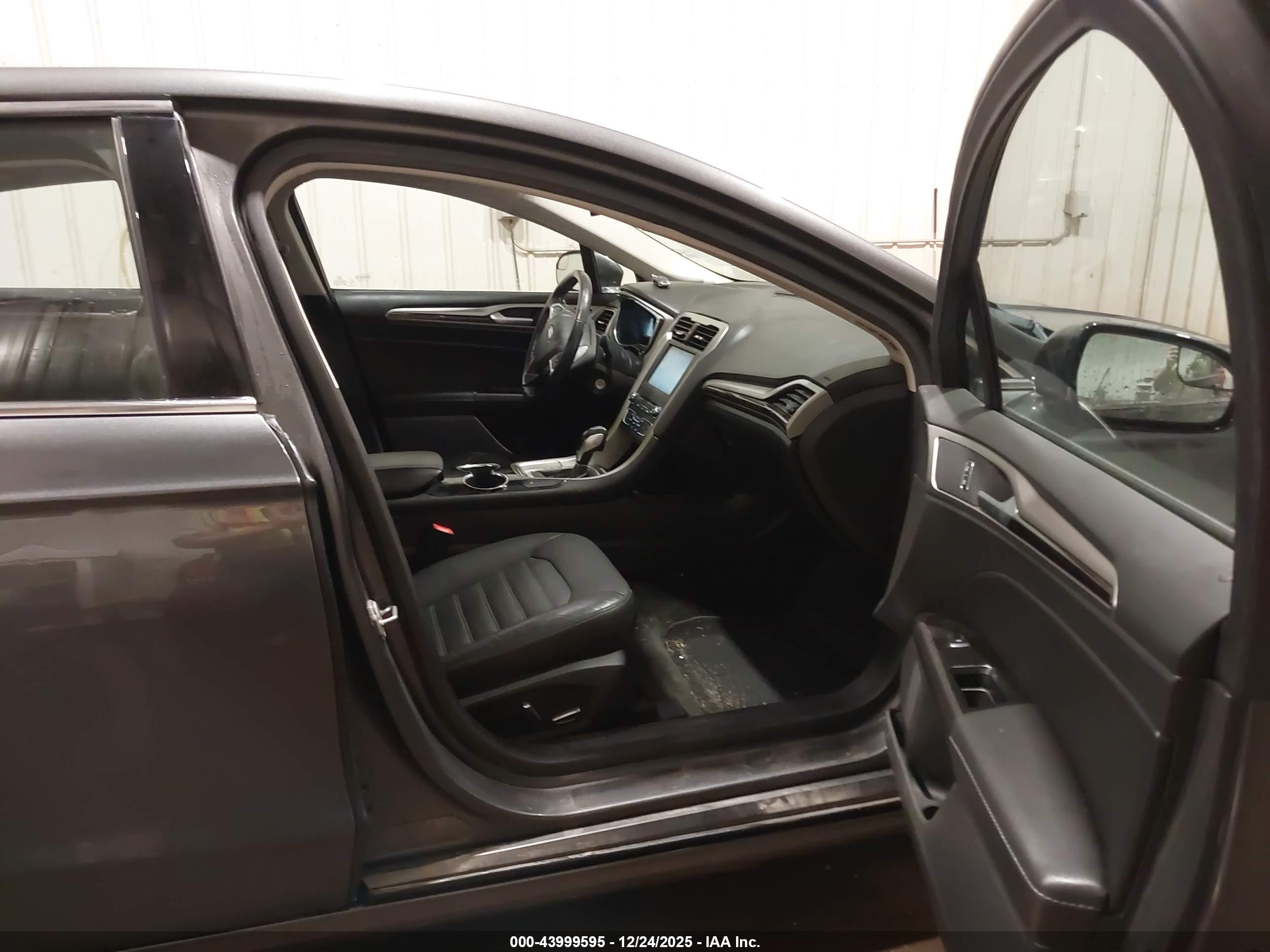 FORD FUSION image 5