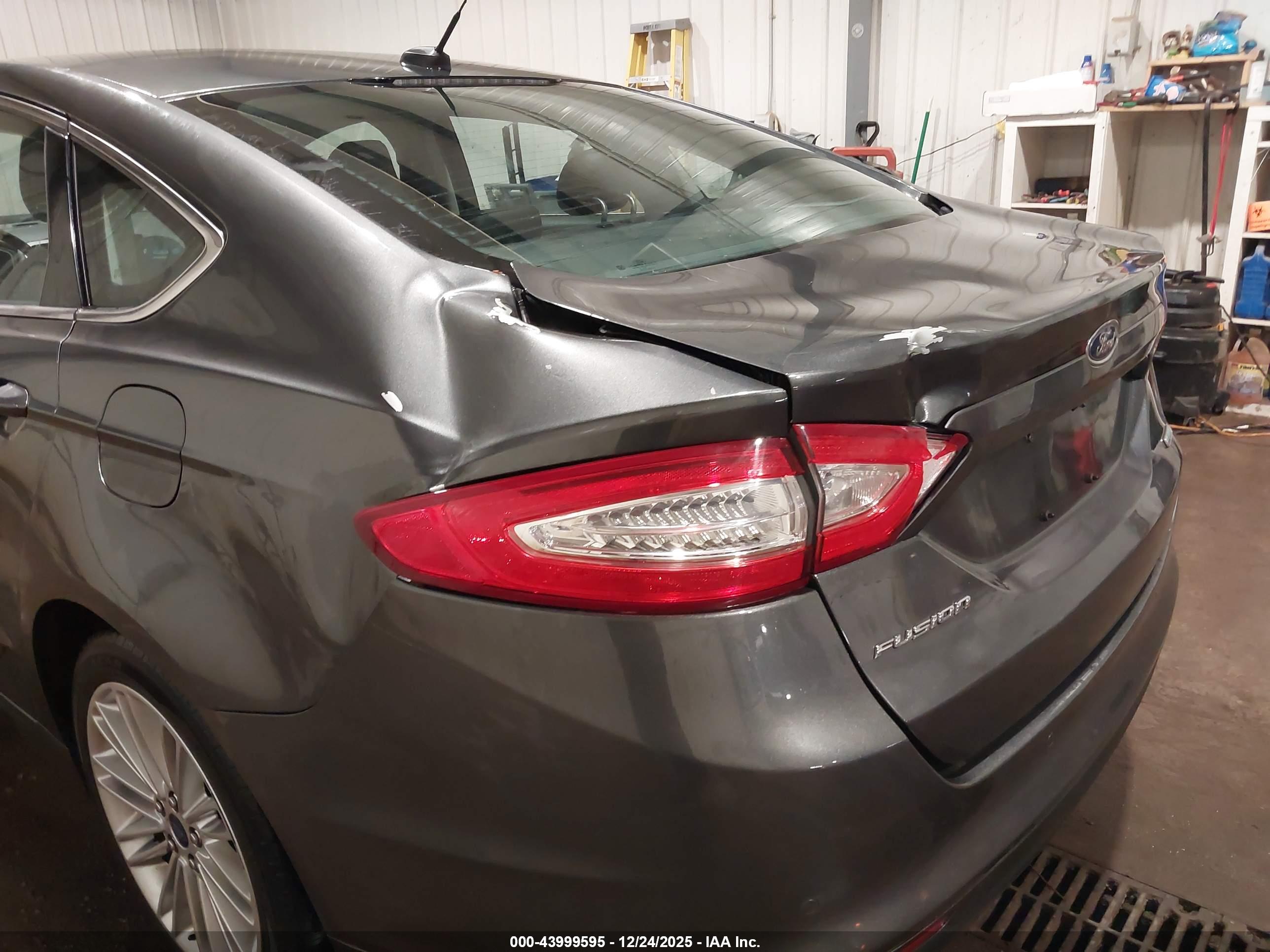 FORD FUSION image 6