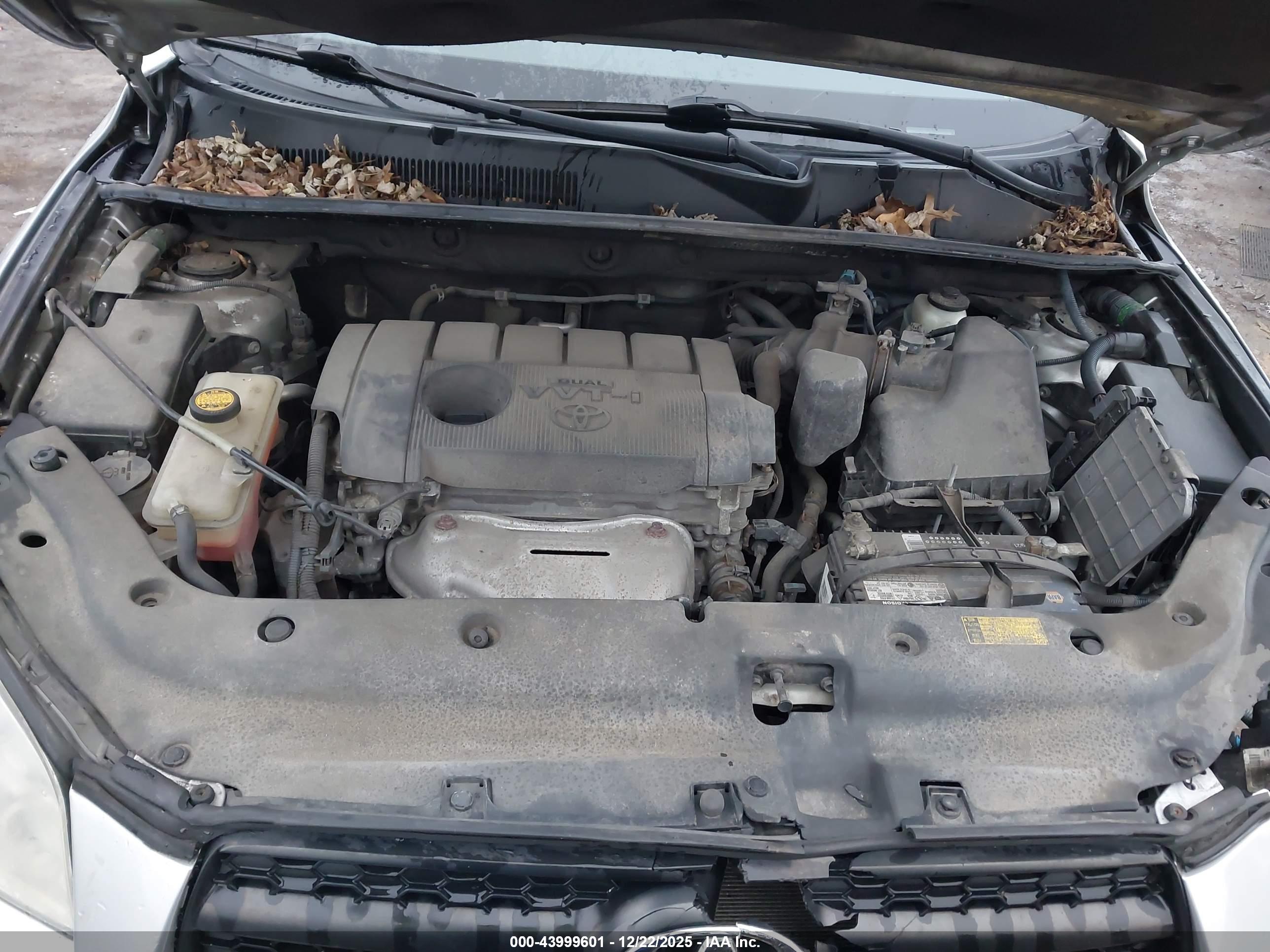 TOYOTA RAV4 image 10