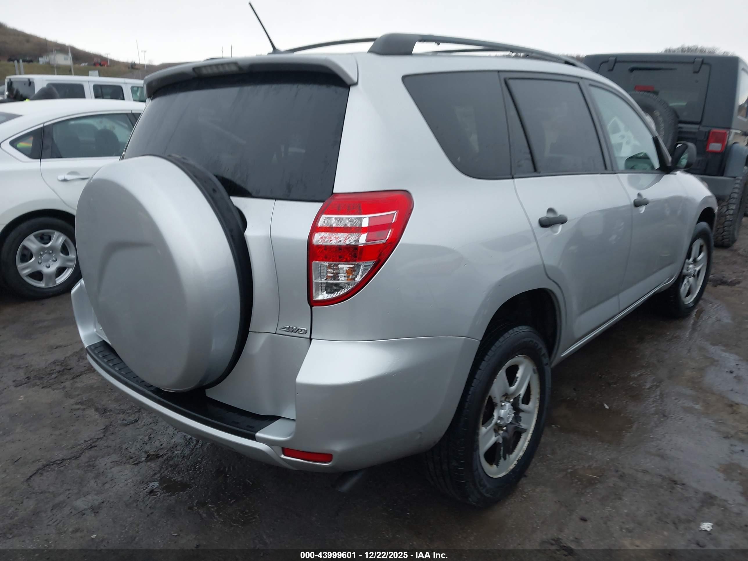 TOYOTA RAV4 image 4