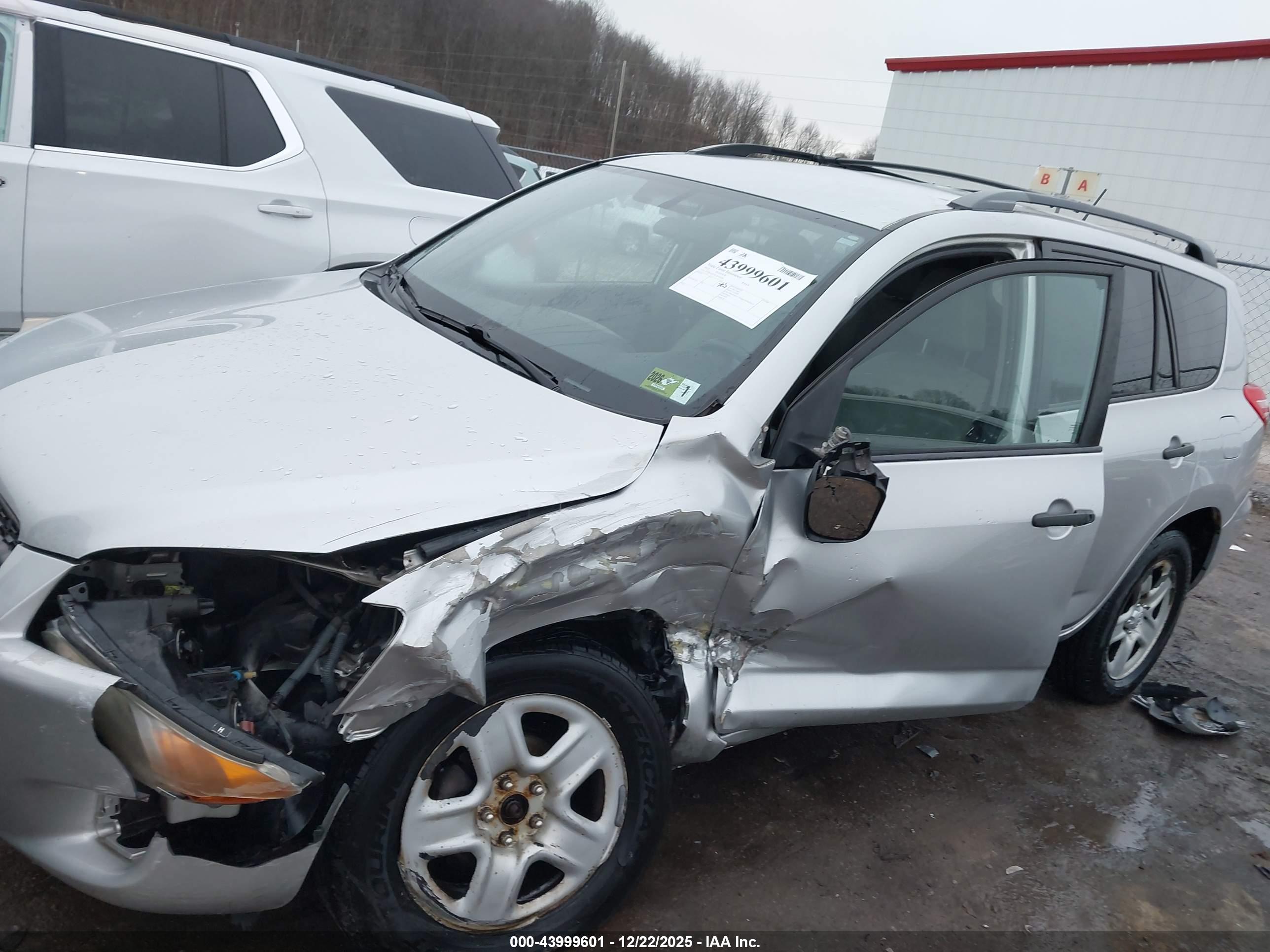 TOYOTA RAV4 image 6