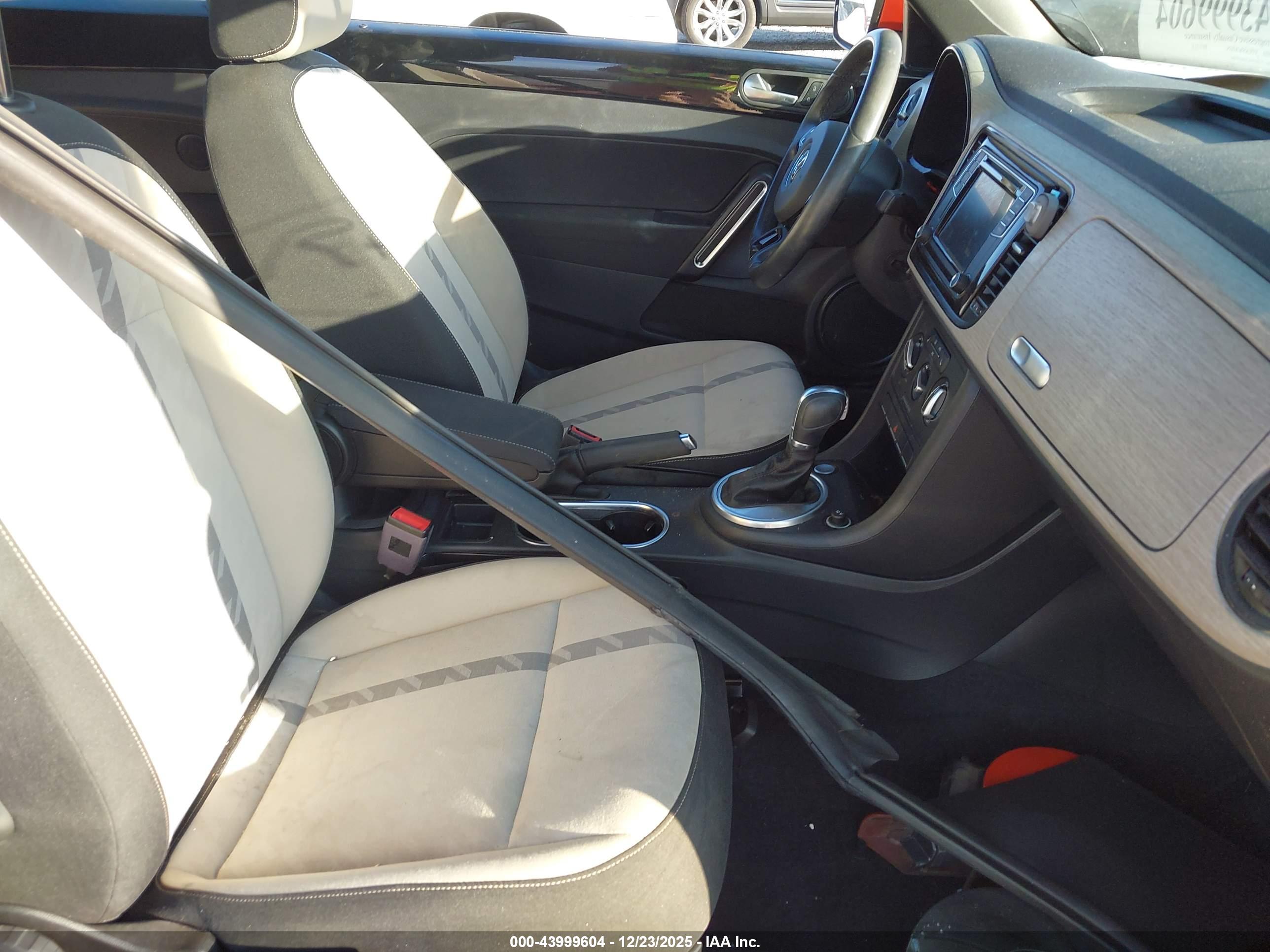 VOLKSWAGEN BEETLE image 5