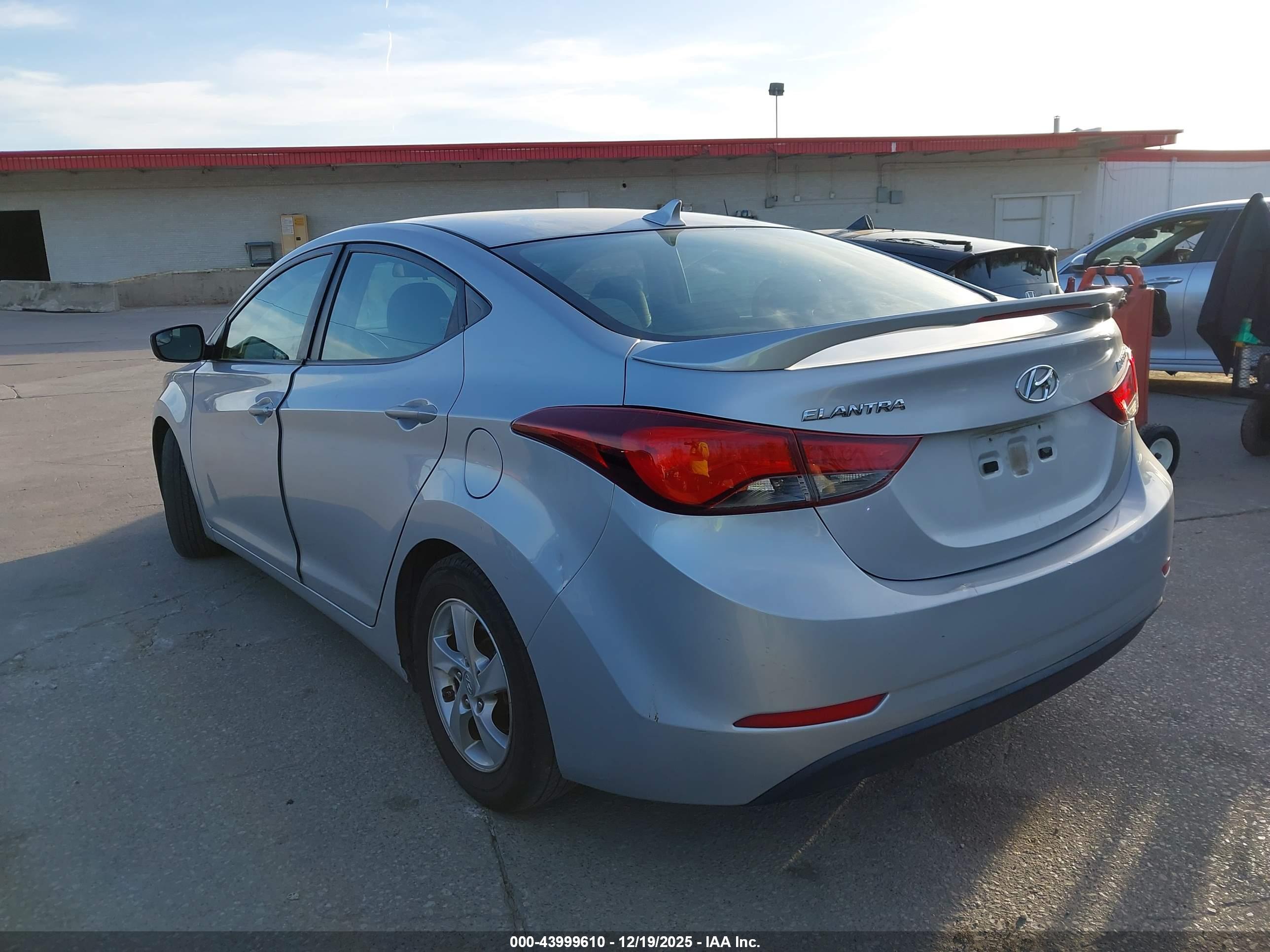 HYUNDAI ELANTRA image 3