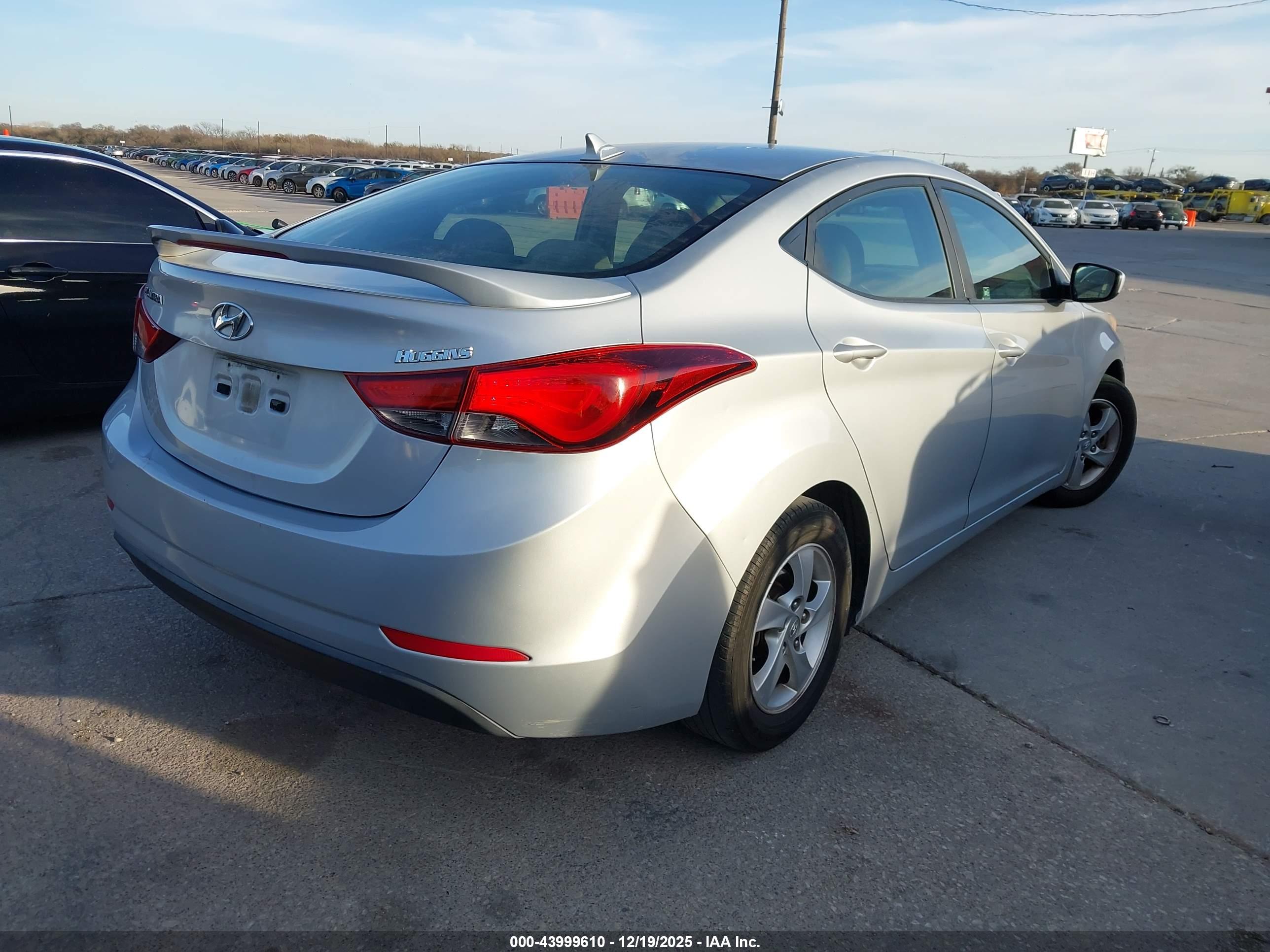 HYUNDAI ELANTRA image 4