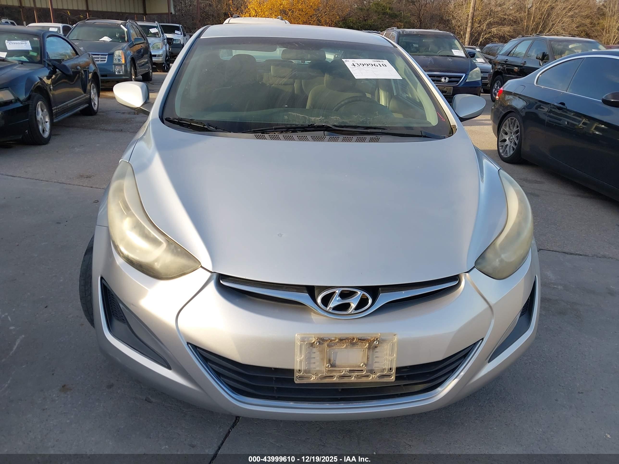 HYUNDAI ELANTRA image 6