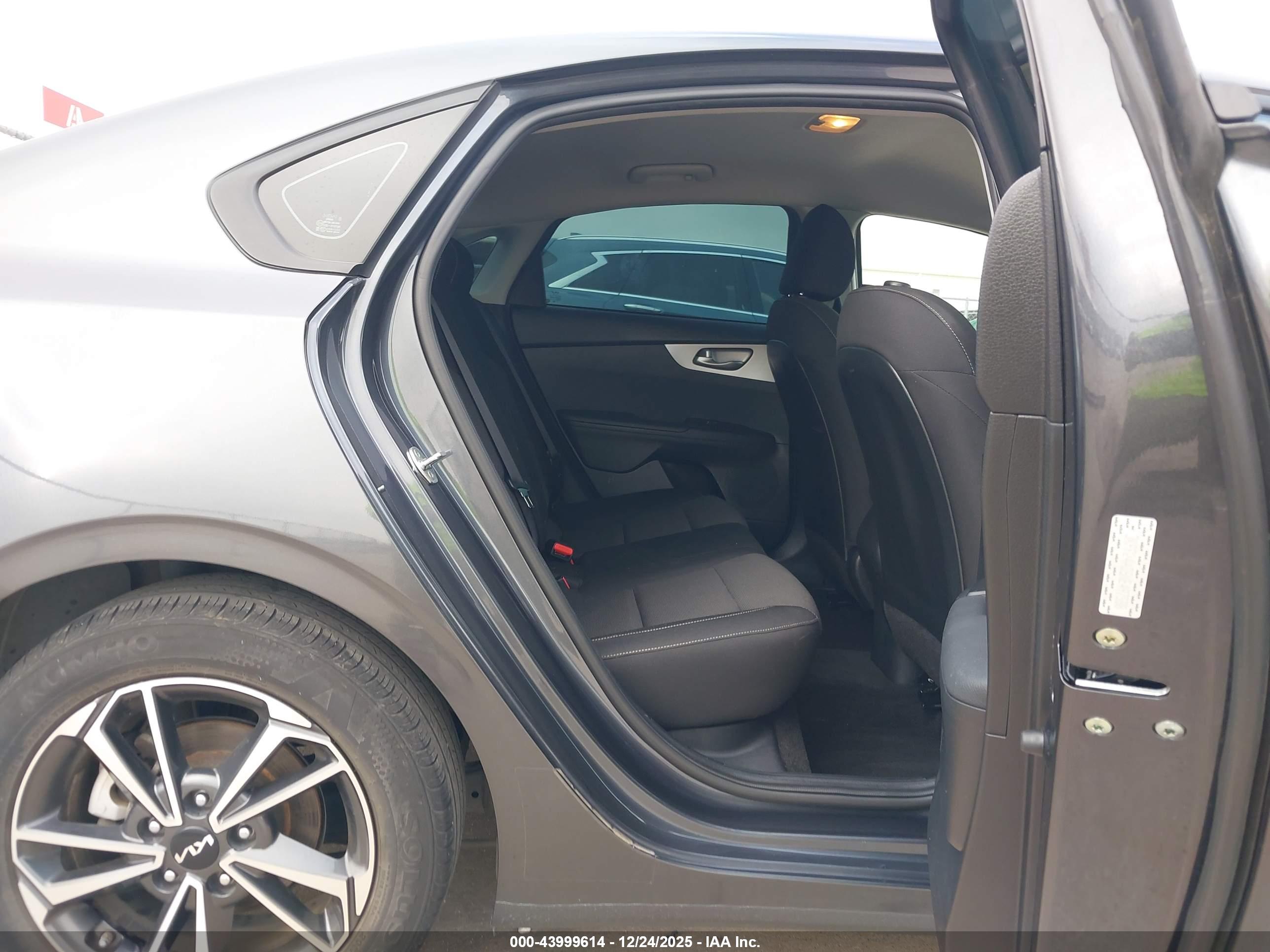 KIA FORTE image 8