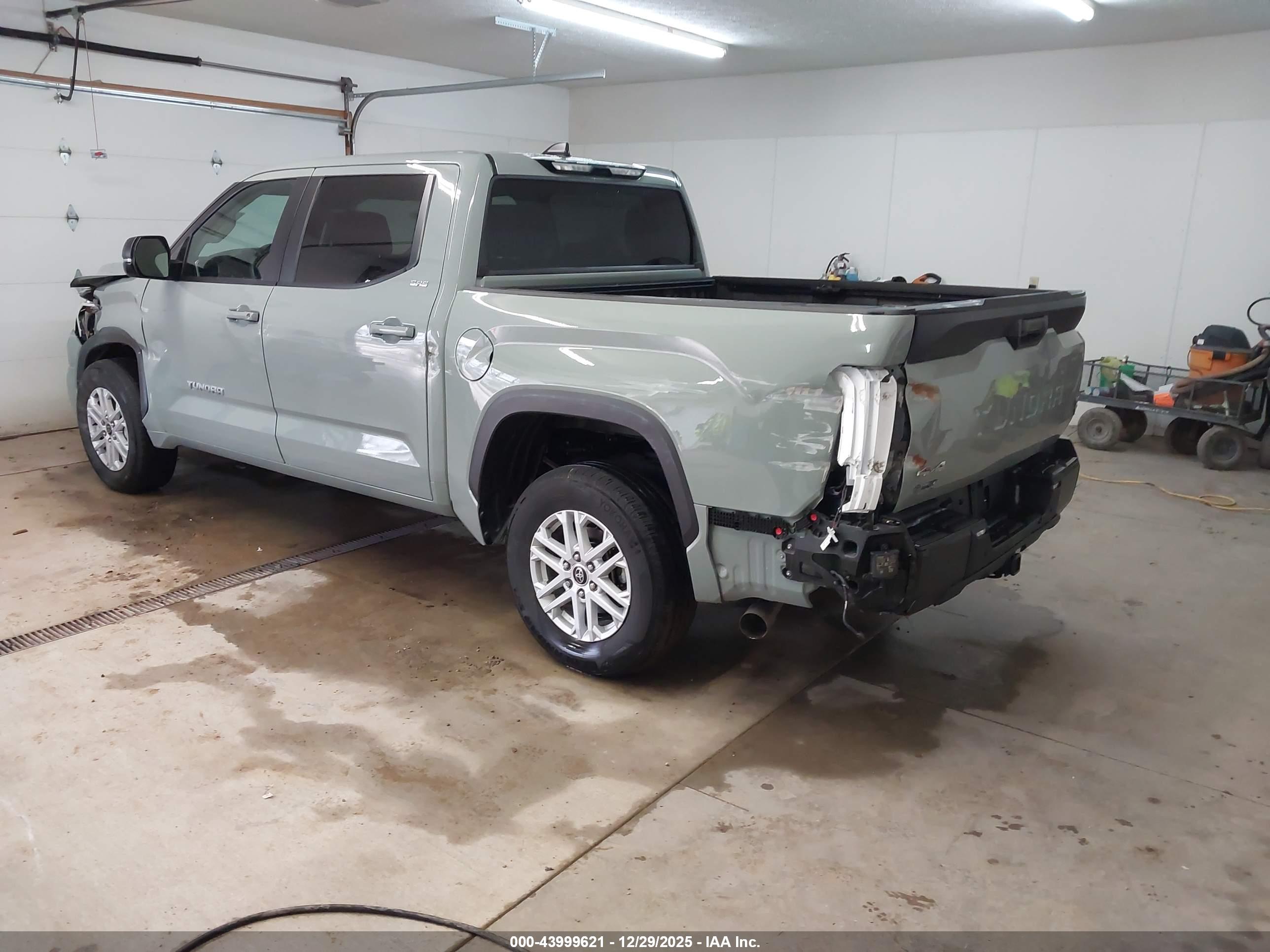 TOYOTA TUNDRA image 3